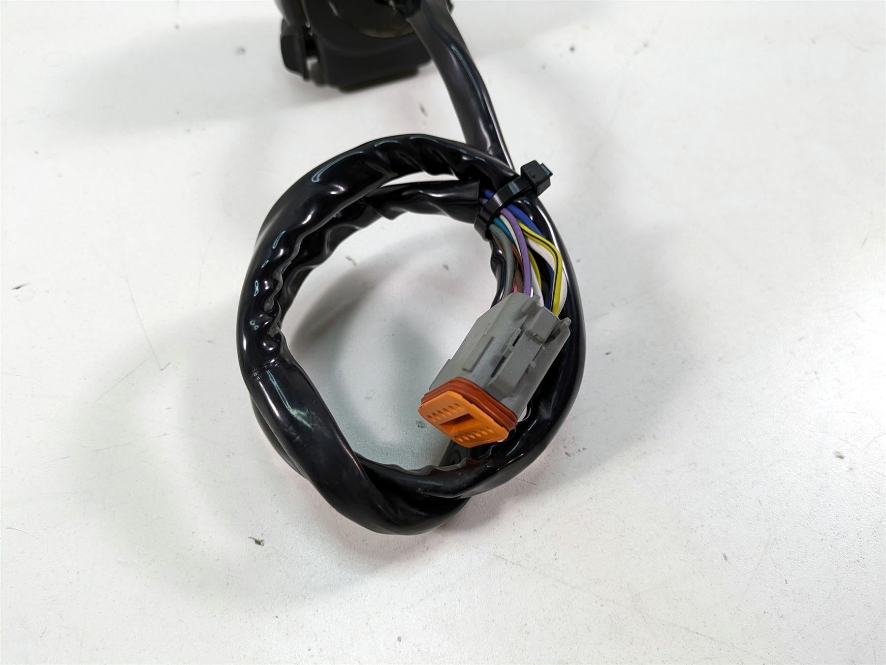 2006 Harley Touring FLHTCUI Electra Glide Left Hand Control Switch 71682-06A {{ shop.shopifyCountryName }} - Mototech271