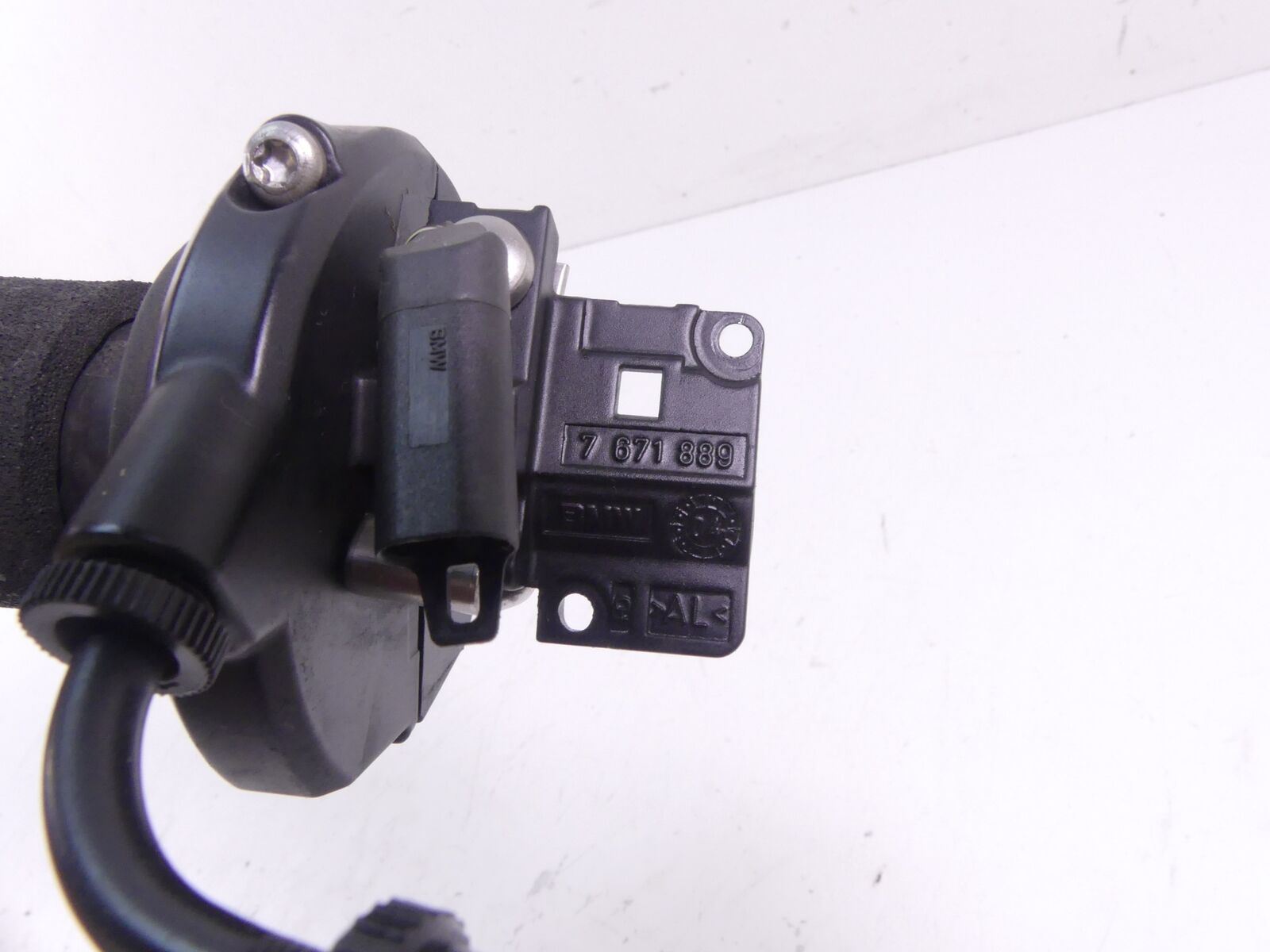2005 BMW R1200GS K25 Left Right Heated Driver Rider Grip Grab Set 61317671605 {{ shop.shopifyCountryName }} - Mototech271