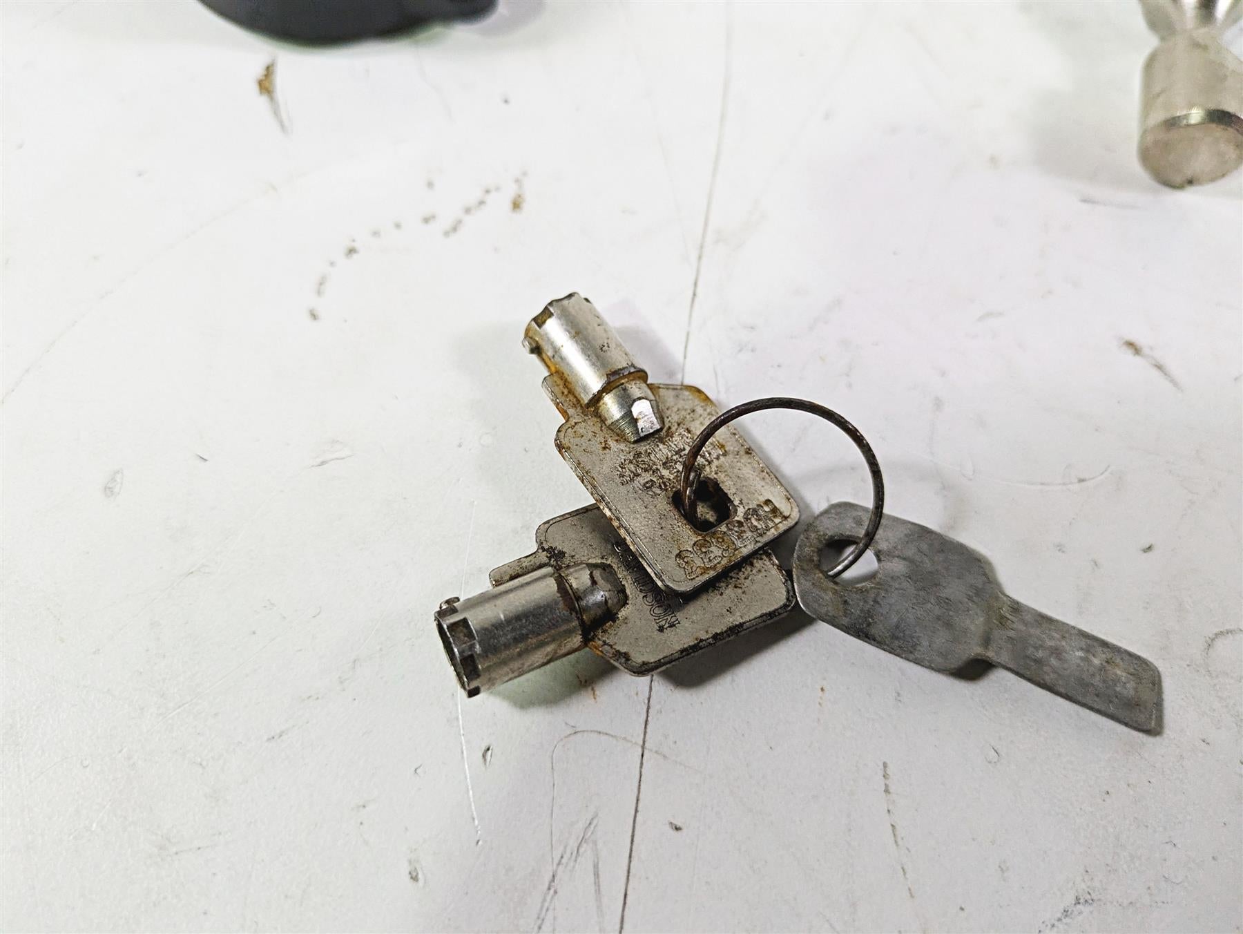 2003 Harley Softail FXSTDI Deuce 100th Ignition Switch Key Lock Set 71450-04 {{ shop.shopifyCountryName }} - Mototech271