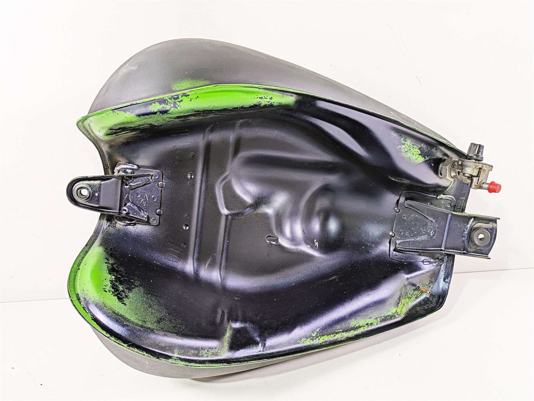 2001 Honda VT1100 Shadow Sabre Fuel Gas Petrol Tank Reservoir 17520-MCK-A10Z {{ shop.shopifyCountryName }} - Mototech271