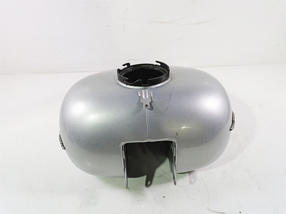 2010 Harley Touring FLHX Street Glide Silver Fuel Gas Petrol Tank 61356-08 {{ shop.shopifyCountryName }} - Mototech271
