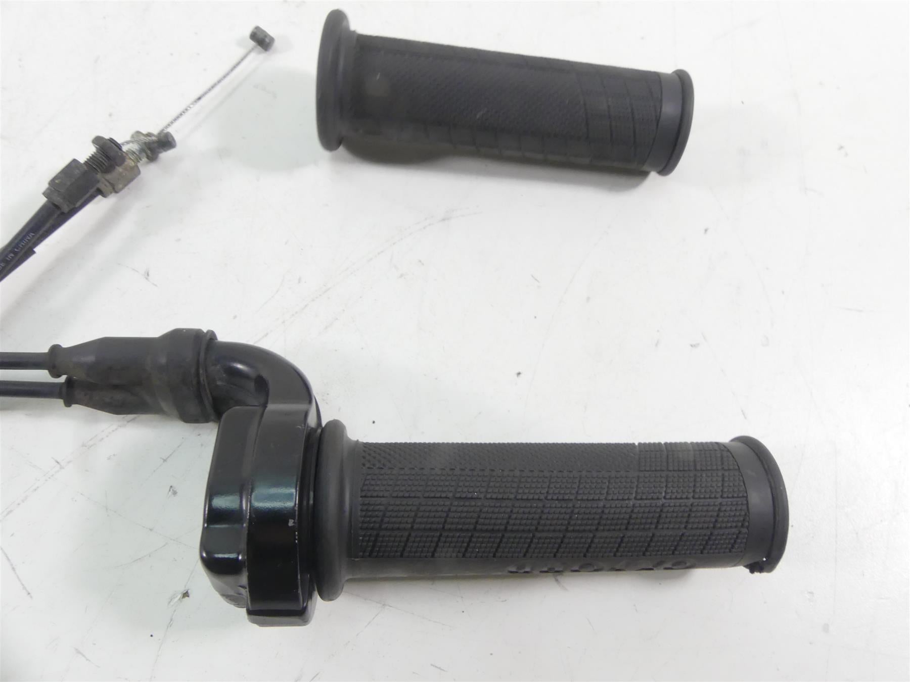 2007 Yamaha FZ1 Fazer Hand Throttle Grip & Cable 4YR-26240-02-00 4YR-26240-03 {{ shop.shopifyCountryName }} - Mototech271
