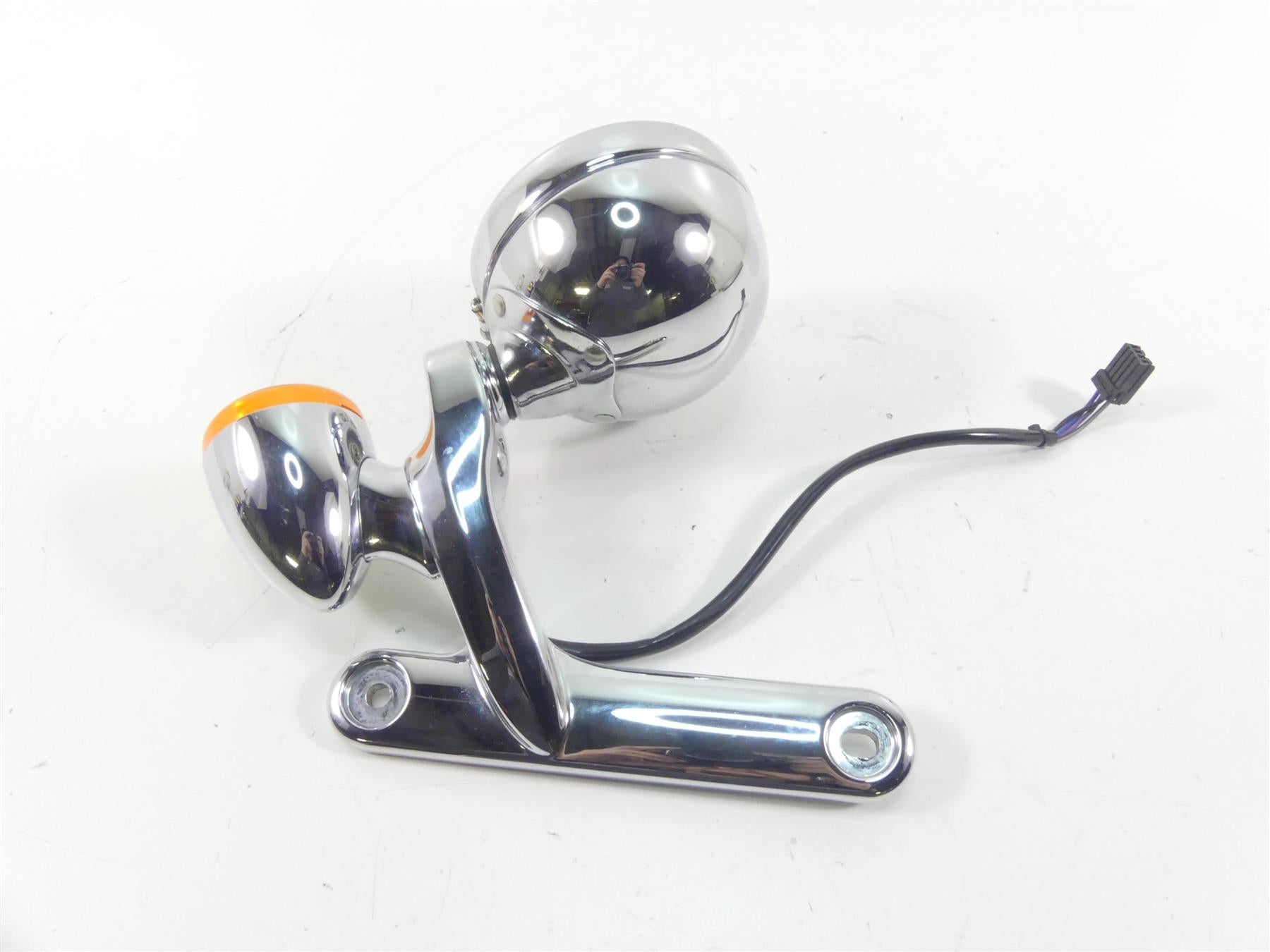 2009 Harley FLHTCU SE4 CVO E-Glide Front Left Led Spot Light Blinker 69548-06 {{ shop.shopifyCountryName }} - Mototech271
