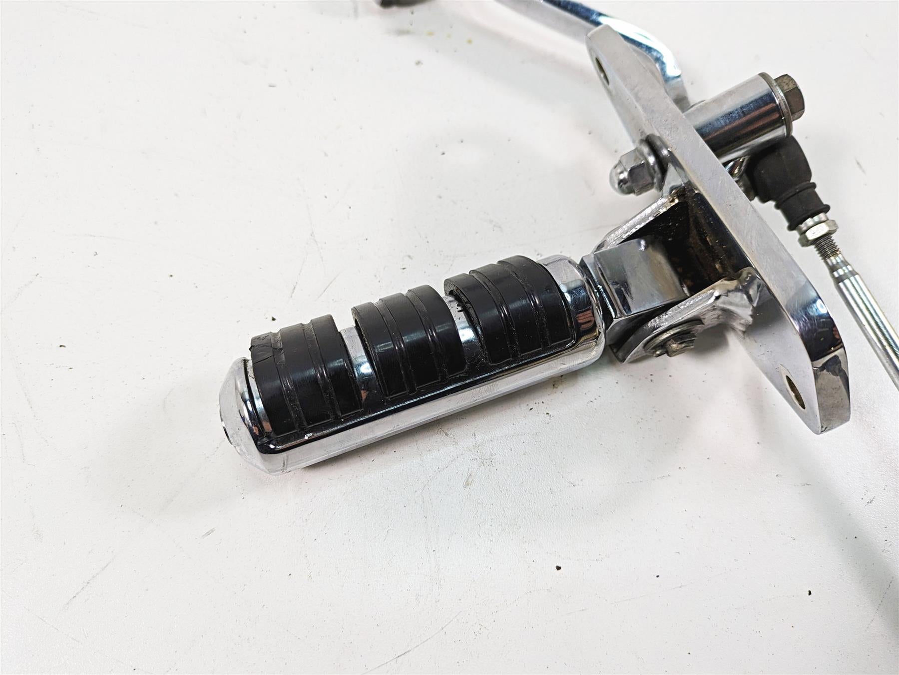2006 Honda VT1100 C2 Shadow Front Left Footpeg & Shifter 50625-MAA-A80 {{ shop.shopifyCountryName }} - Mototech271