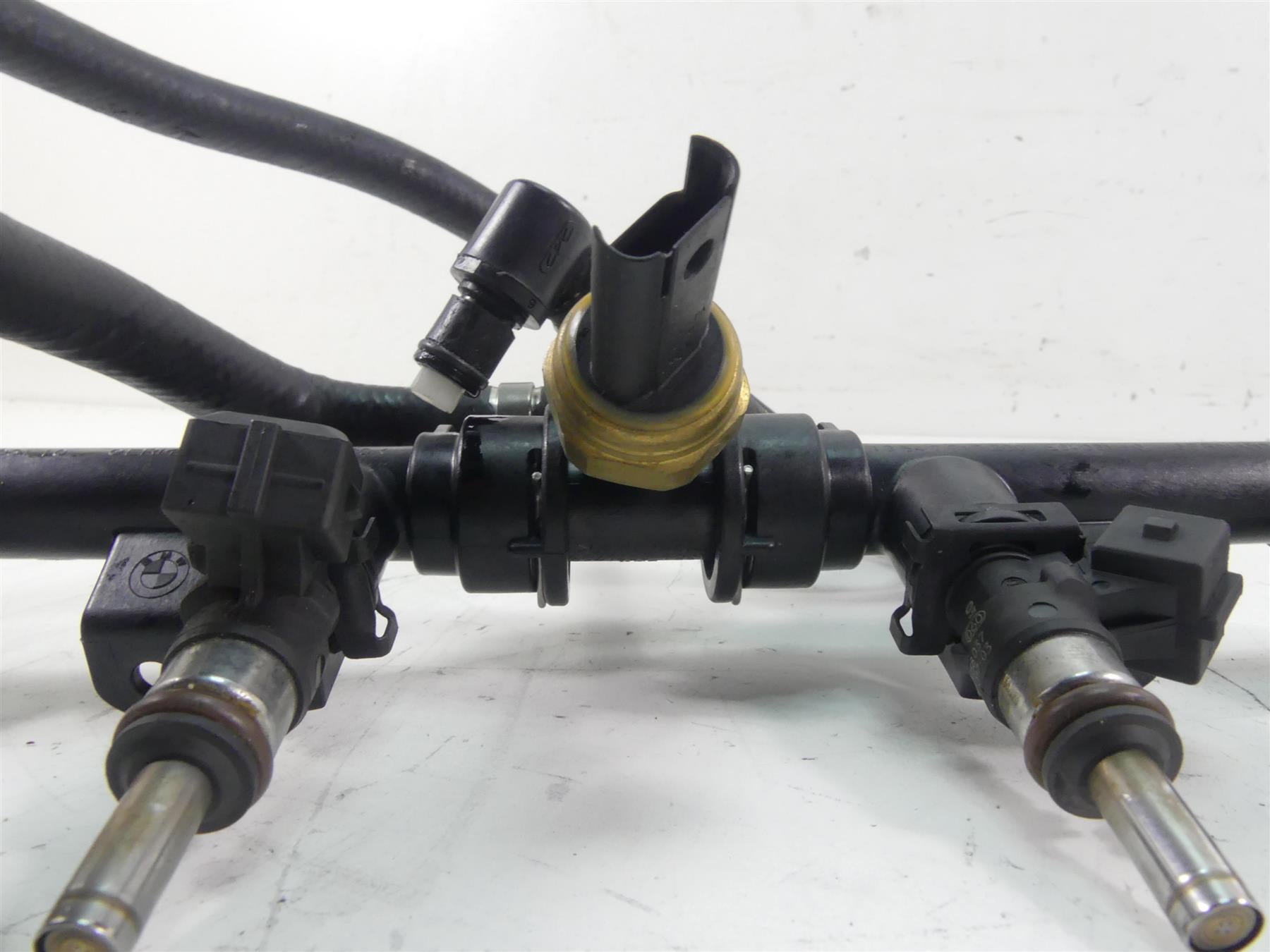 2012 BMW S1000RR K46 Fuel Injectors Rails Pressure Sensor Set - Read 13548532988 {{ shop.shopifyCountryName }} - Mototech271
