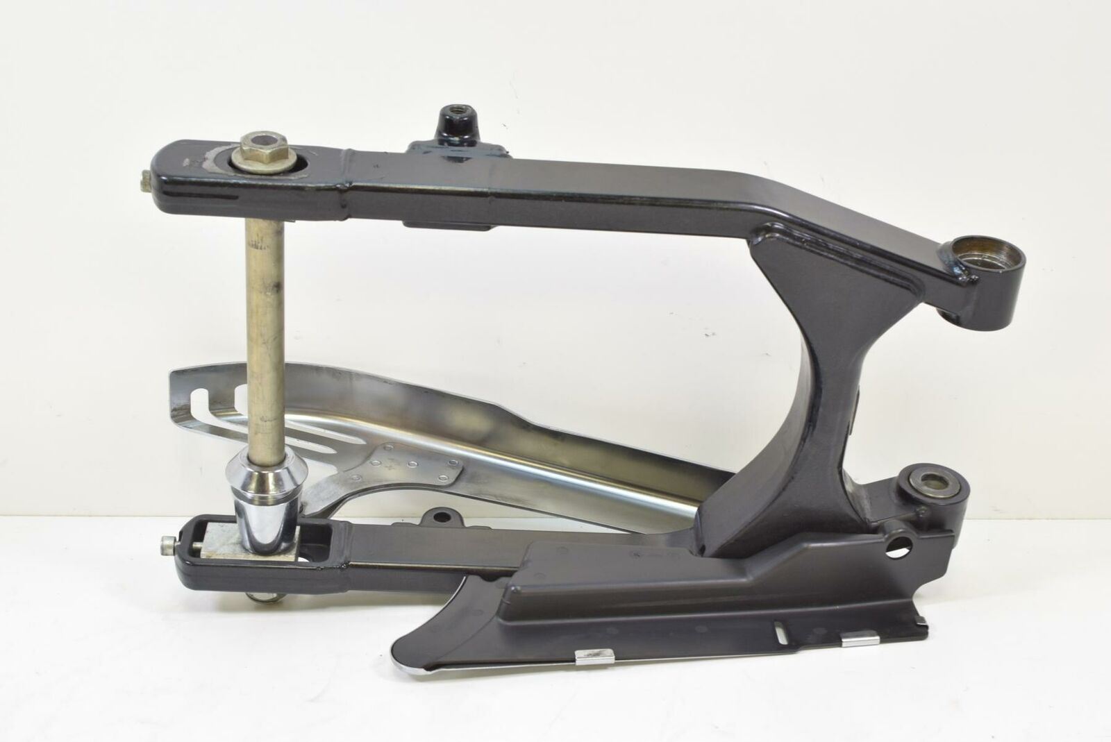 2009 Harley FXDFSE CVO Dyna Fat Bob Rear Swingarm With Belt Guards 48656-09B {{ shop.shopifyCountryName }} - Mototech271