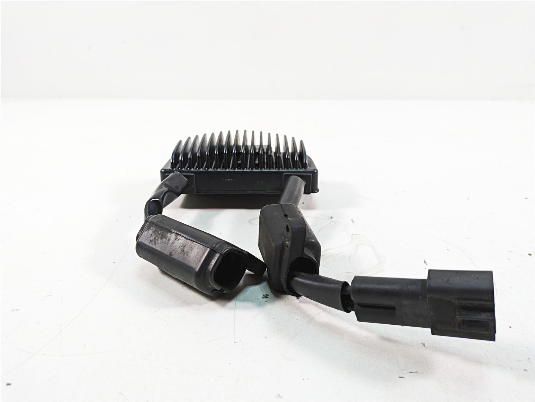 2005 Harley Dyna FXDL Low Rider Rectifier Voltage Regulator 74631-04 {{ shop.shopifyCountryName }} - Mototech271