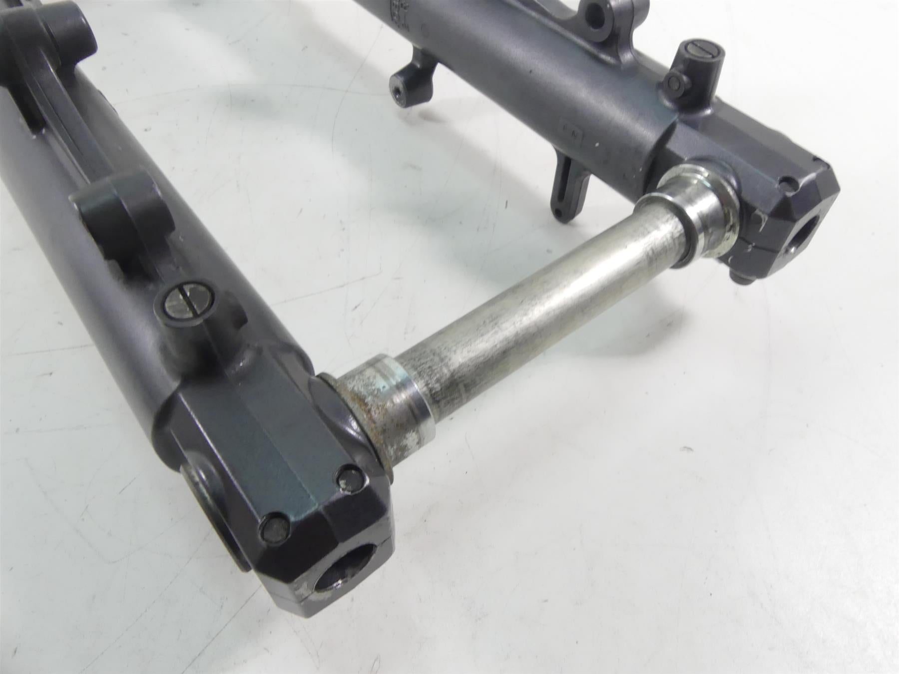 2001 Kawasaki ZX600J2 ZX6R Ninja Front Forks Triple Tree Set 44075-1109 {{ shop.shopifyCountryName }} - Mototech271