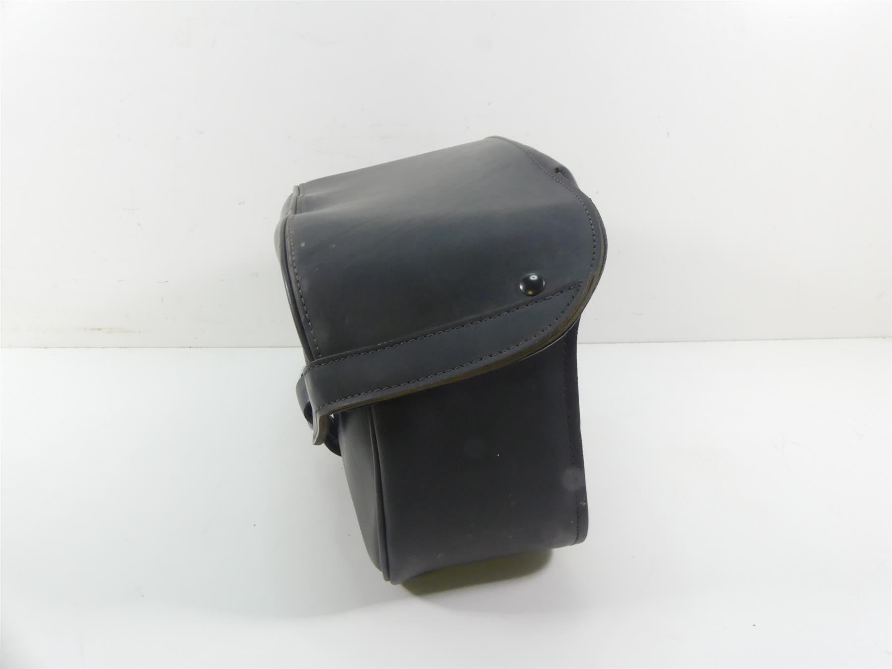 2007 Honda VTX1800 T1 Right Saddlebag Saddle Bag 08L56-MCV-100E 08L56-MCV-10041 {{ shop.shopifyCountryName }} - Mototech271