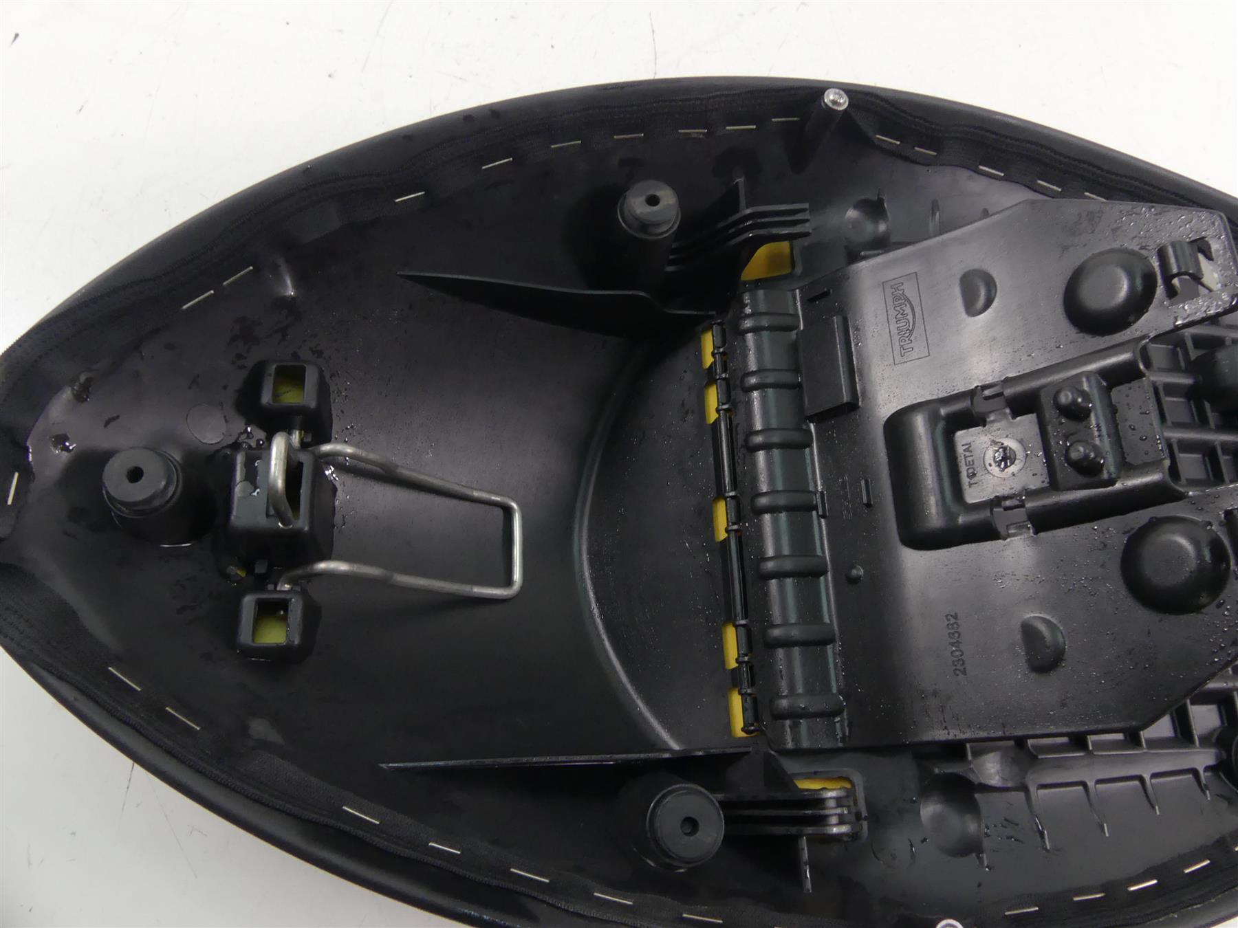 2017 Triumph Thruxton 1200 R Nice Front Rider Driver Seat Saddle T2307854 {{ shop.shopifyCountryName }} - Mototech271