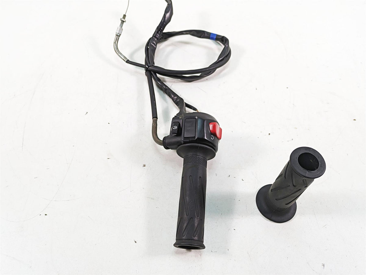 2002 Yamaha FZ1 FZS1000 Fazer Right Hand Control Switch - Read 5LV-83975-01-00 {{ shop.shopifyCountryName }} - Mototech271