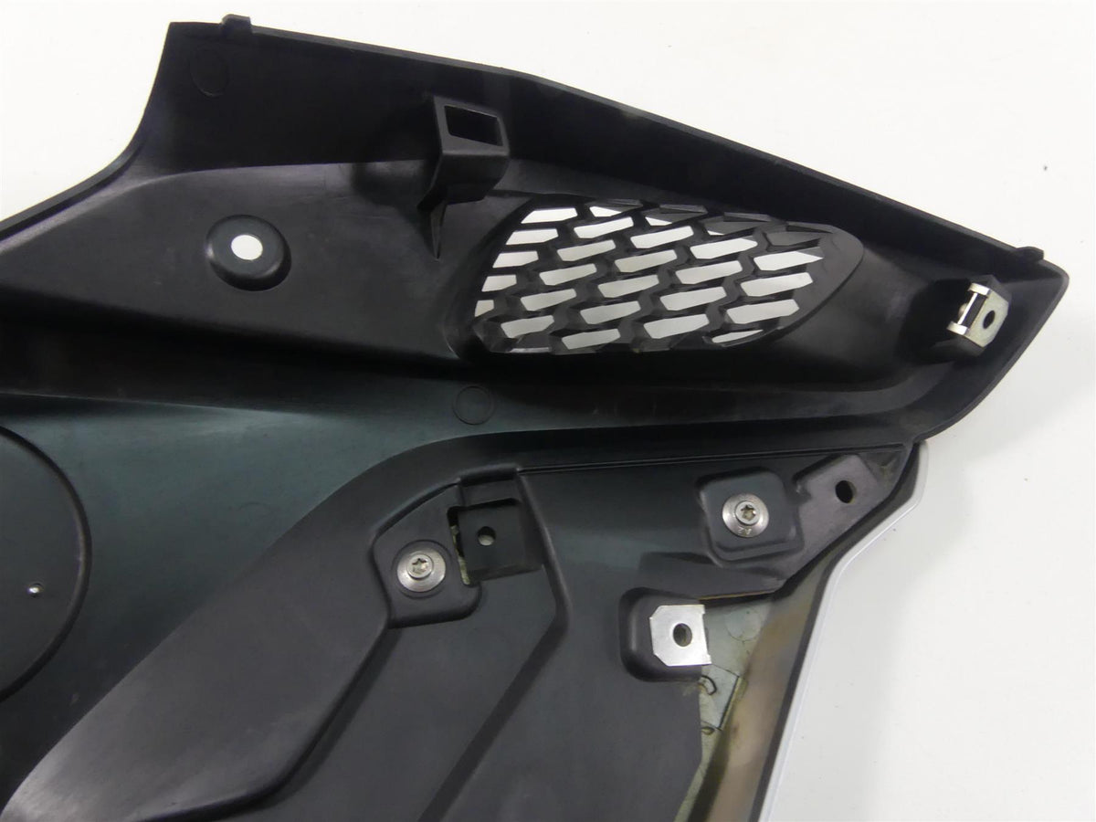 2019 BMW R1250GS K50 Left Side Intake Fairing & Emblem 46638556655 46638392881 {{ shop.shopifyCountryName }} - Mototech271