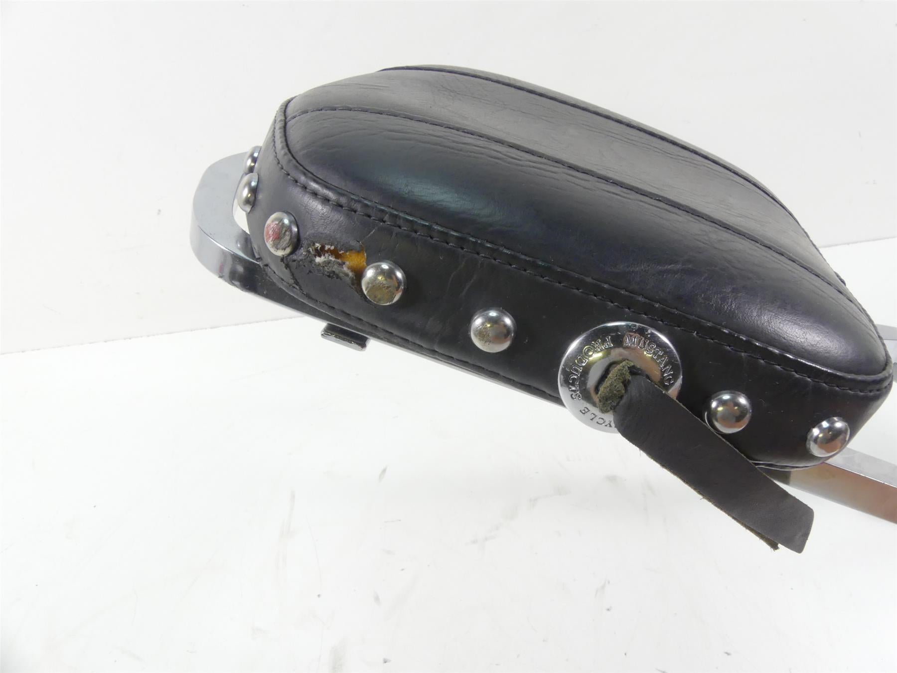 1997 Harley Dyna FXDS Super Glide Conv Mustang Passenger Backrest - Read 76498 {{ shop.shopifyCountryName }} - Mototech271