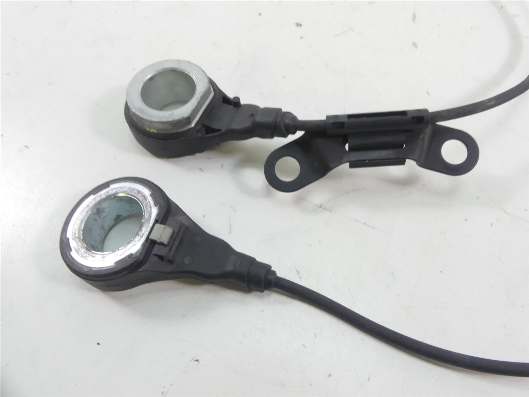 2014 Harley Touring FLHTK Electra Glide Abs Brake Wheel Speed Sensors 32700015 {{ shop.shopifyCountryName }} - Mototech271