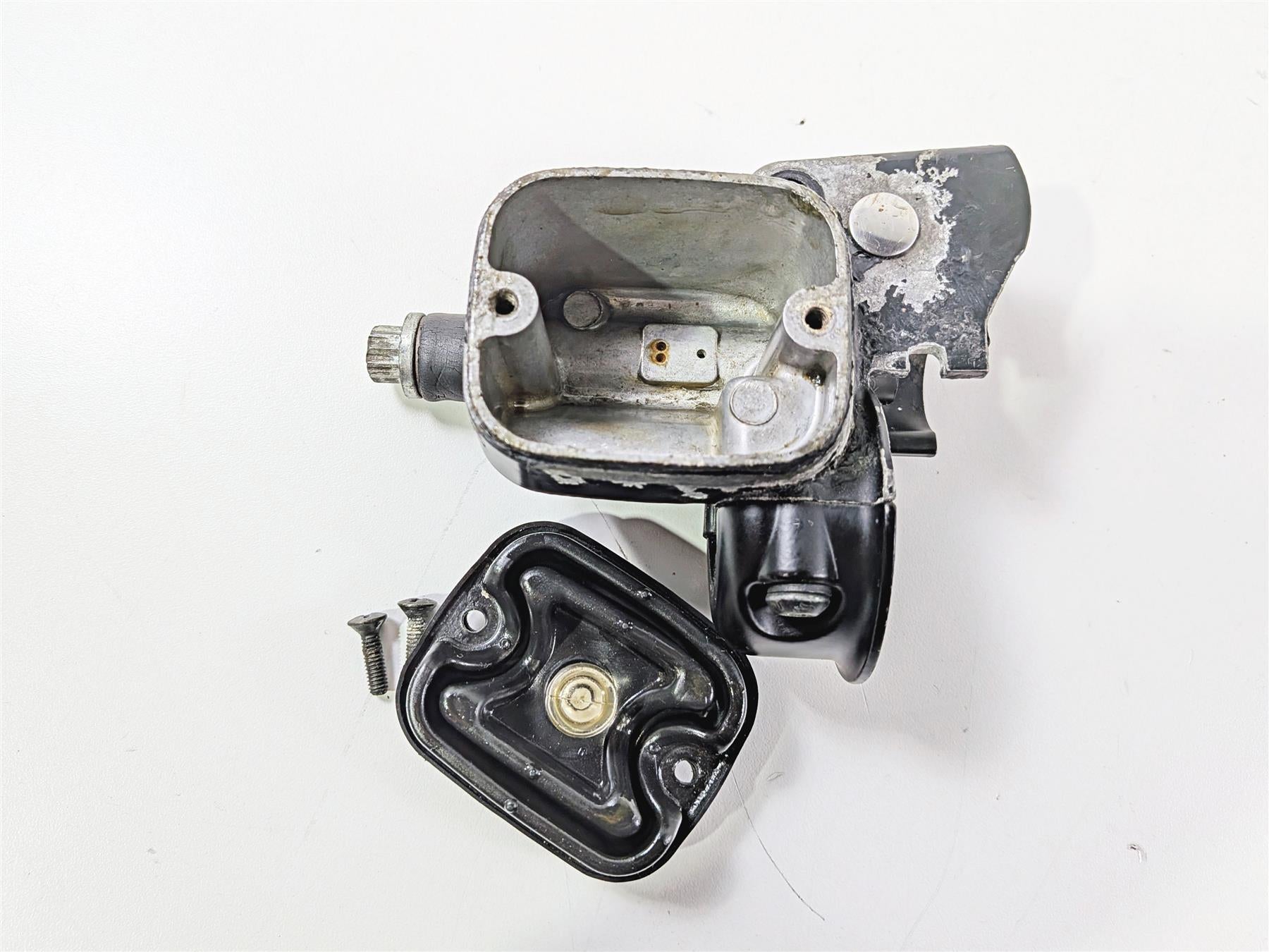 2006 Harley Davidson Dyna FXDBI Street Bob Front Brake Master Cylinder 45029-11D {{ shop.shopifyCountryName }} - Mototech271