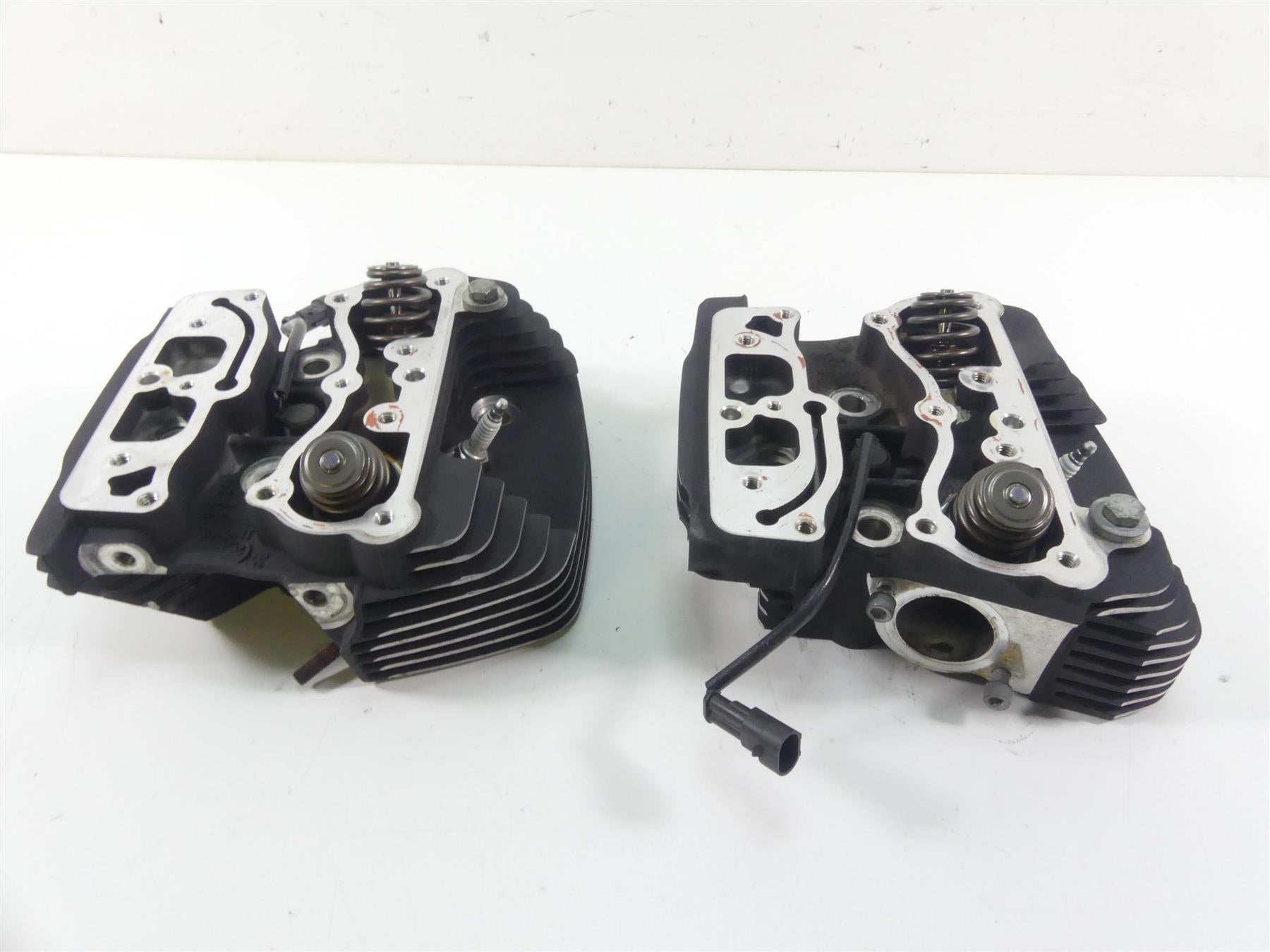 2013 Harley Touring FLHX Street Glide Cylinderhead Cylinder Head Set 17193-06A {{ shop.shopifyCountryName }} - Mototech271