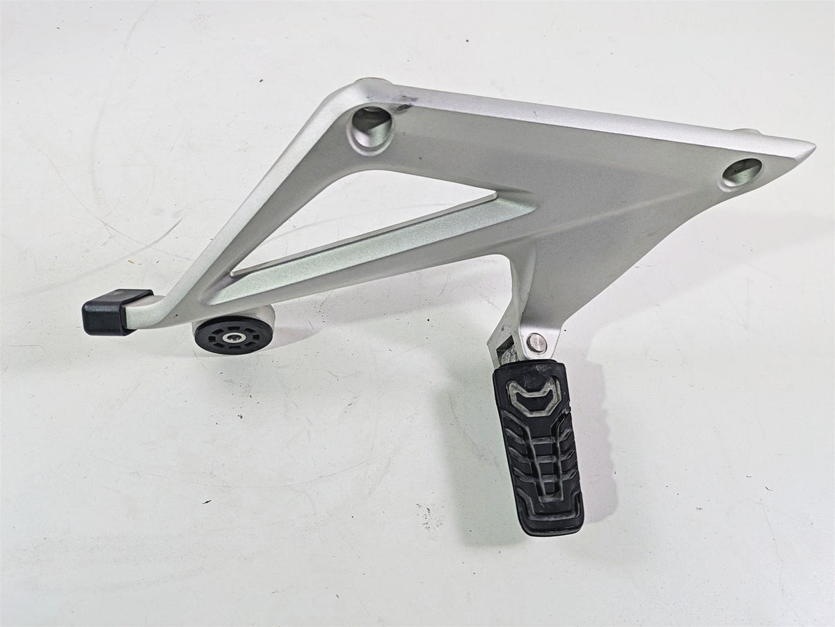 2016 BMW R1200RT K52 Rear Passenger Foot Peg Set 46718534789 46718534790 {{ shop.shopifyCountryName }} - Mototech271
