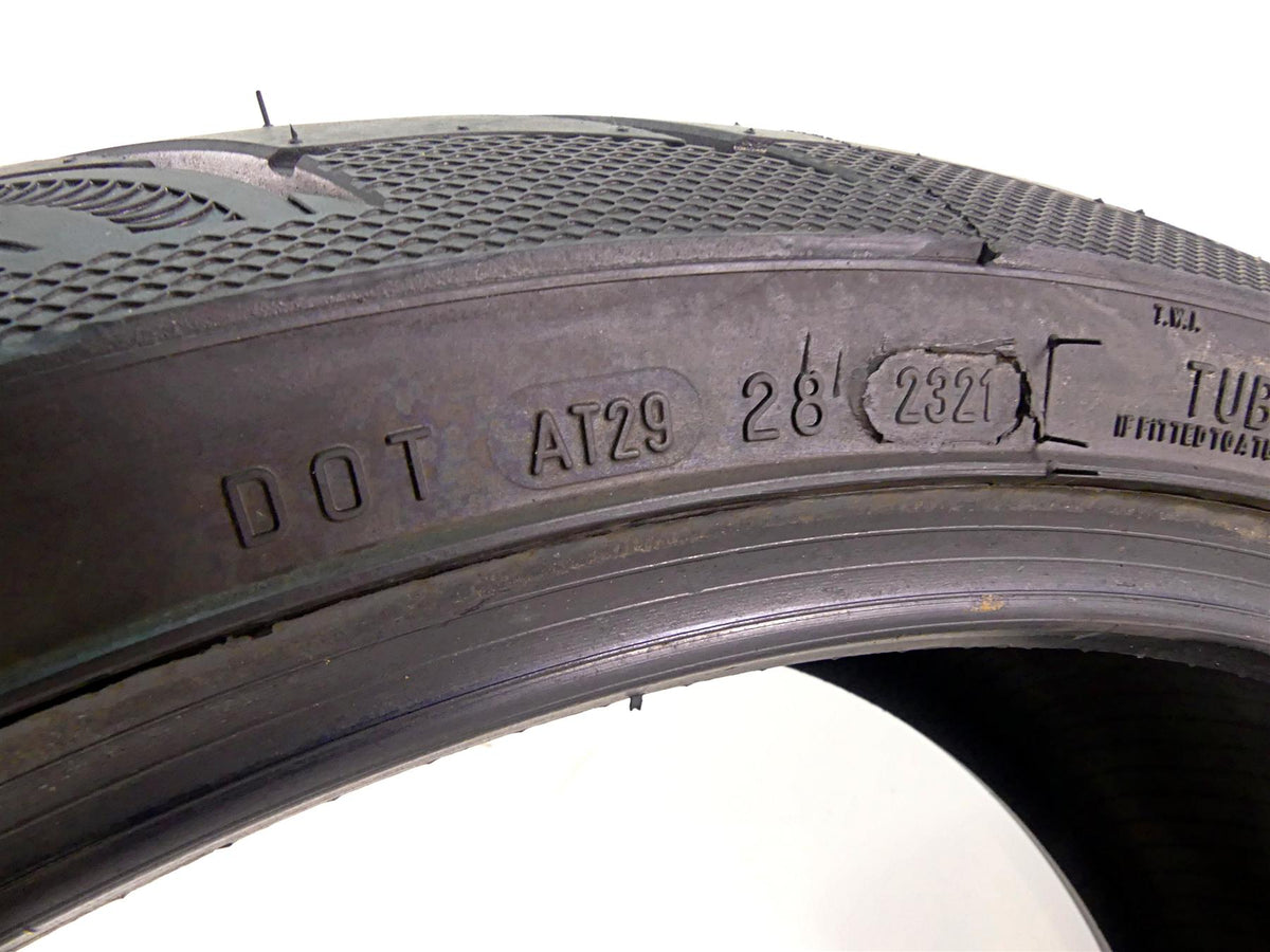Used Rear Motorcycle Tire Avon Cobra AV92 240/40VR18 4120211 {{ shop.shopifyCountryName }} - Mototech271