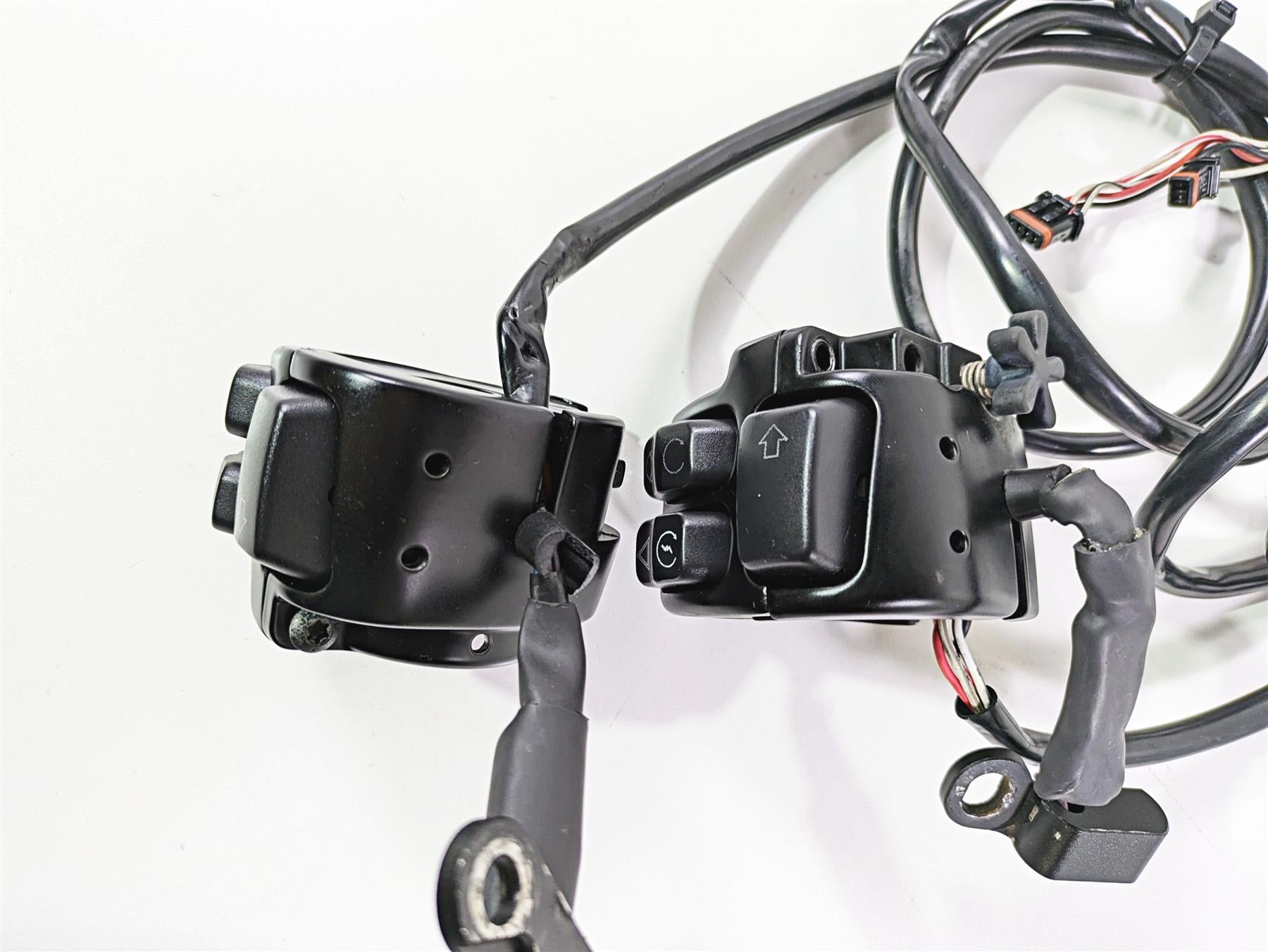 2017 Harley Dyna FXDB Street Bob Left Right Control Switch Set 71500372A {{ shop.shopifyCountryName }} - Mototech271