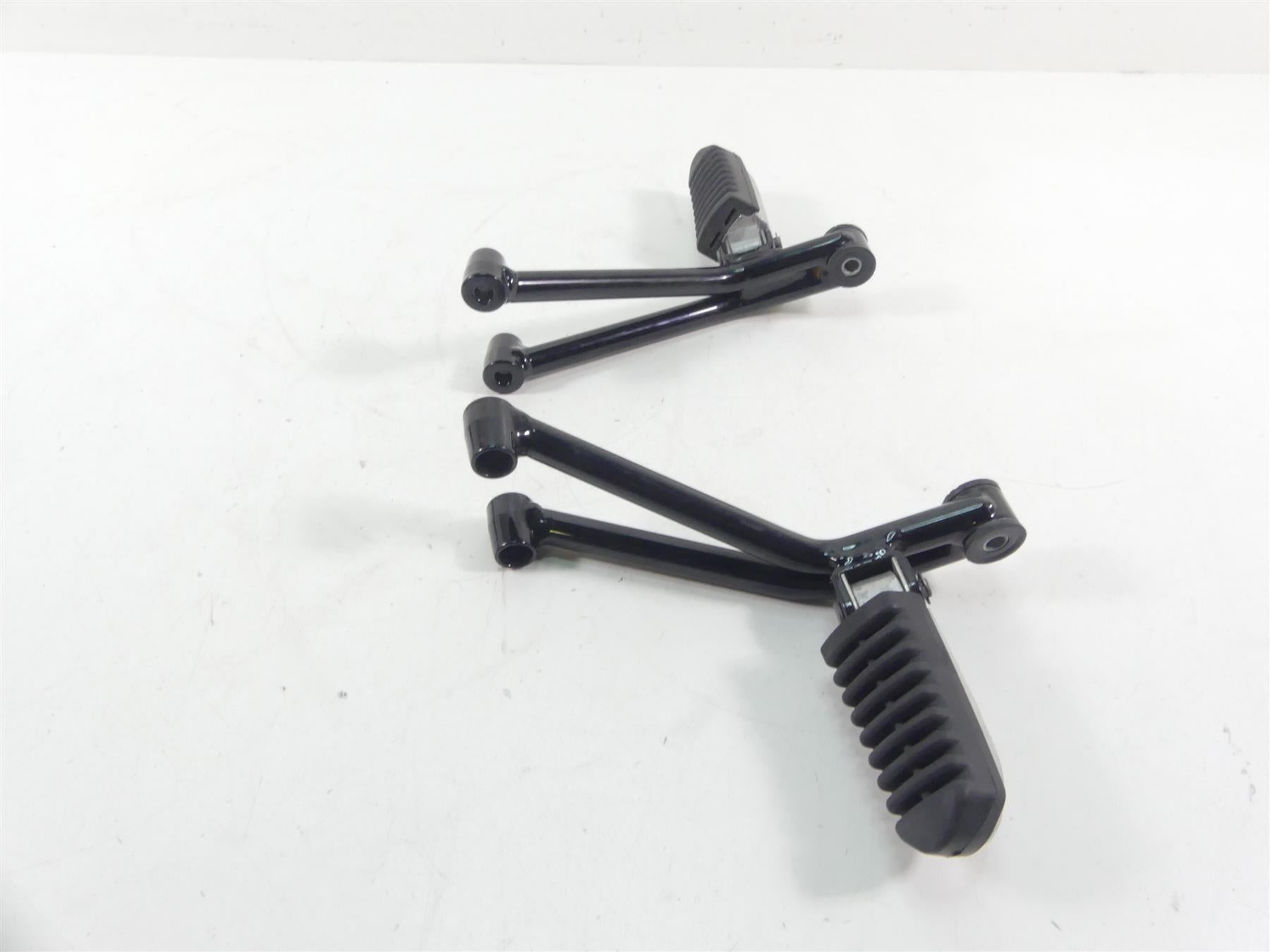 2019 Moto Guzzi V7 III Stone 750 Rear Passenger Footpeg Set 2B003190 2B003189 {{ shop.shopifyCountryName }} - Mototech271
