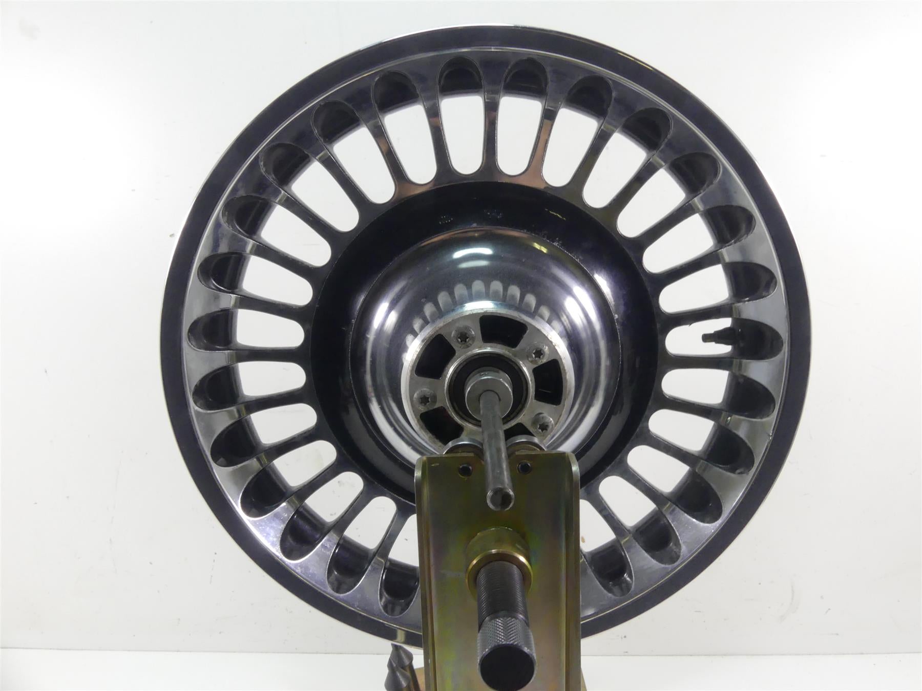 2013 Harley Touring FLHTK Electra Glide 17x3 Front Wheel Cast 28 Spoke 42195-10 {{ shop.shopifyCountryName }} - Mototech271