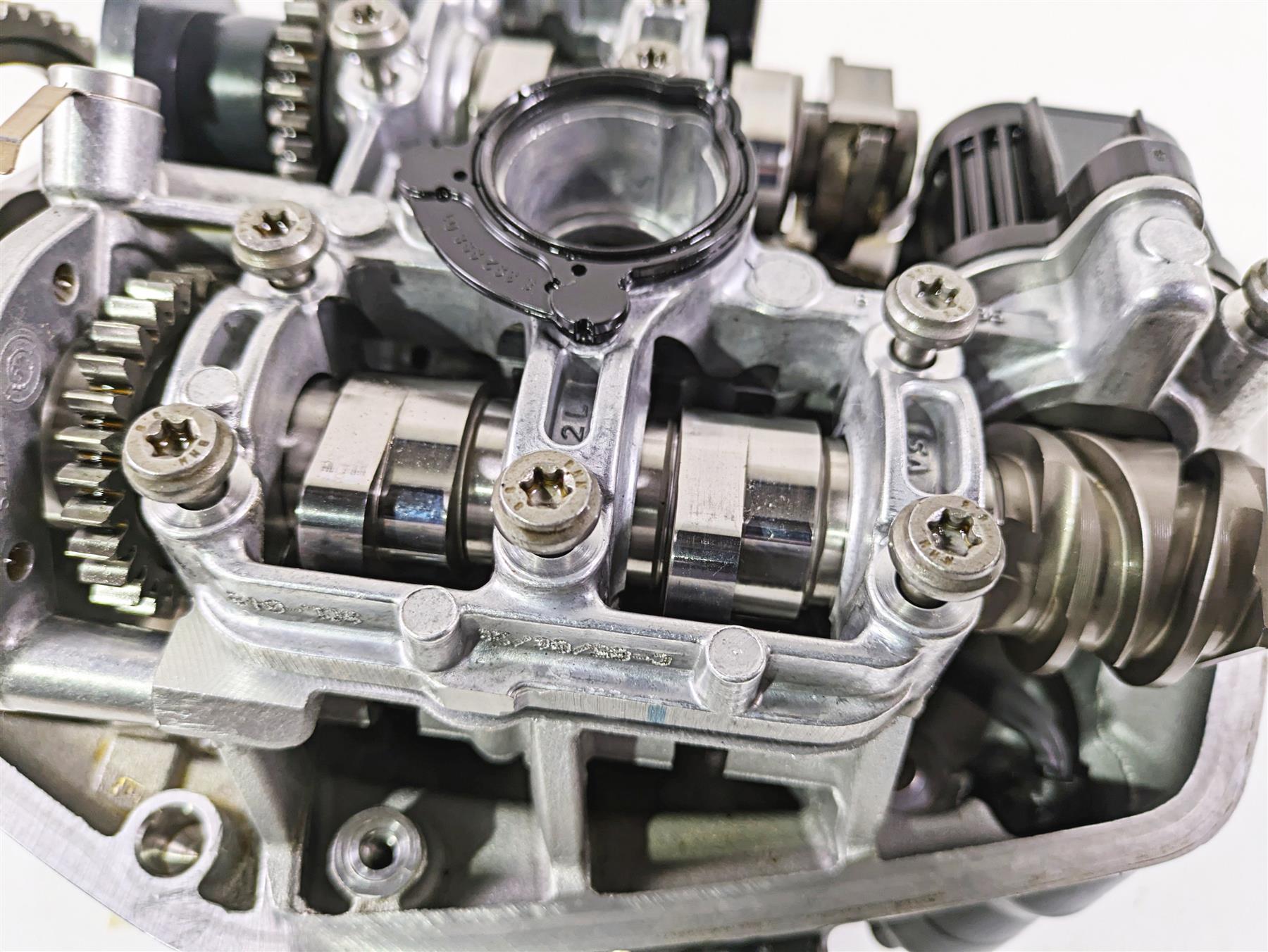 2021 BMW R1250GS K51 Adv Left Cylinderhead Head & Cam Shaft 11128504123 {{ shop.shopifyCountryName }} - Mototech271