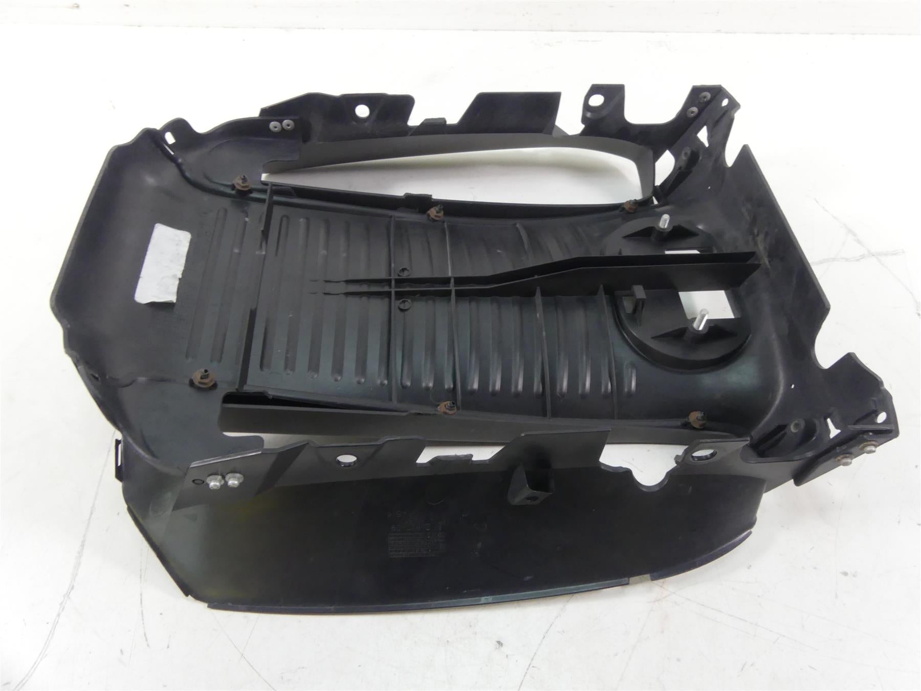 2013 Harley VRSCF Muscle V-Rod Center Radiator Cooler Cover Fairing 26813-08A {{ shop.shopifyCountryName }} - Mototech271