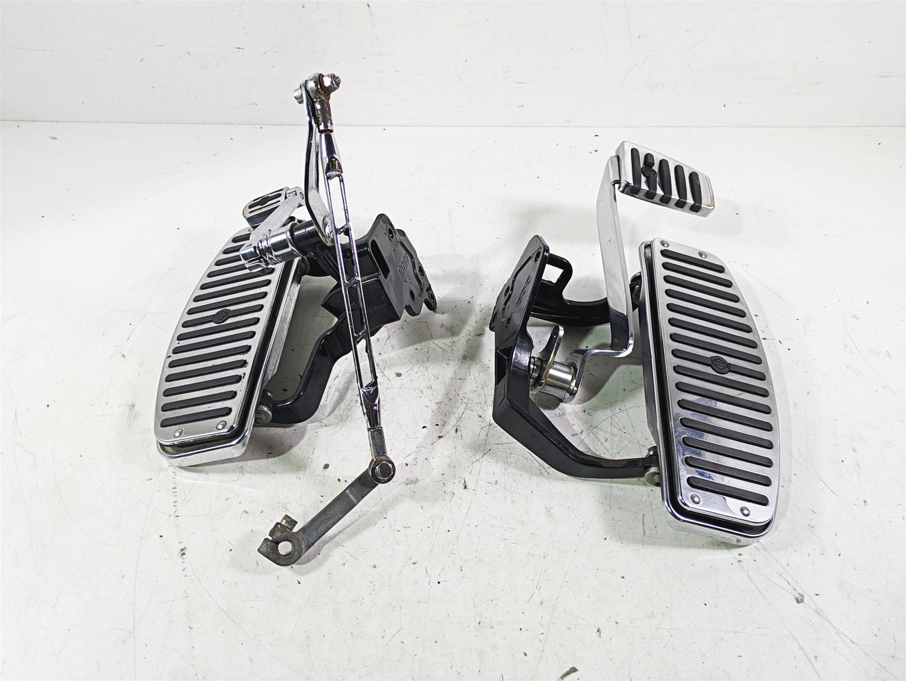 2002 Harley FLSTC Softail Heritage Left Right Chrome Floor Board Set 33630-00A {{ shop.shopifyCountryName }} - Mototech271