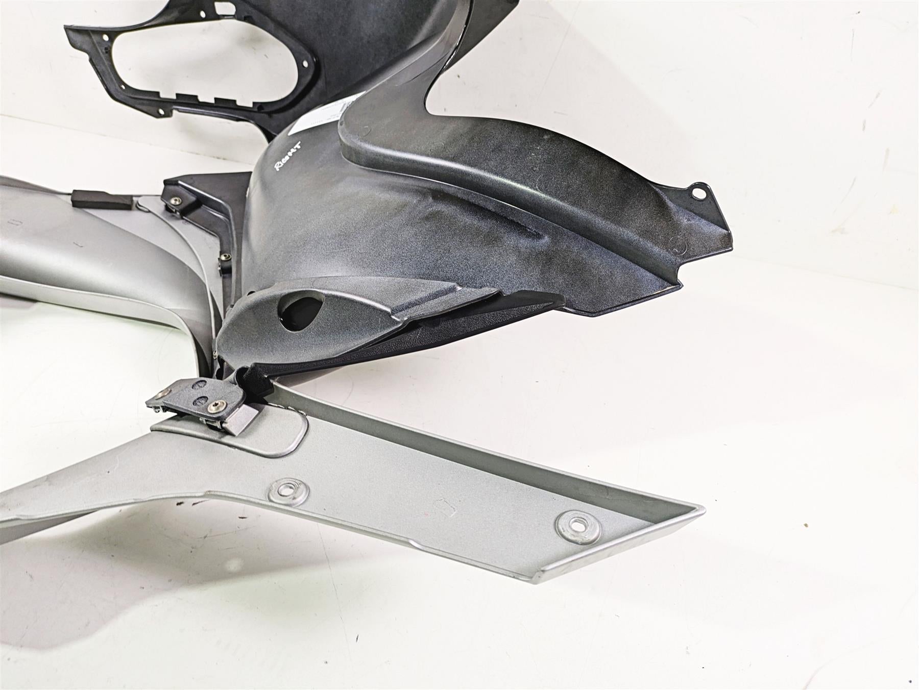 2009 BMW R1200RT K26 Right Main Side Fairing Cover Cowl 46637681054 {{ shop.shopifyCountryName }} - Mototech271