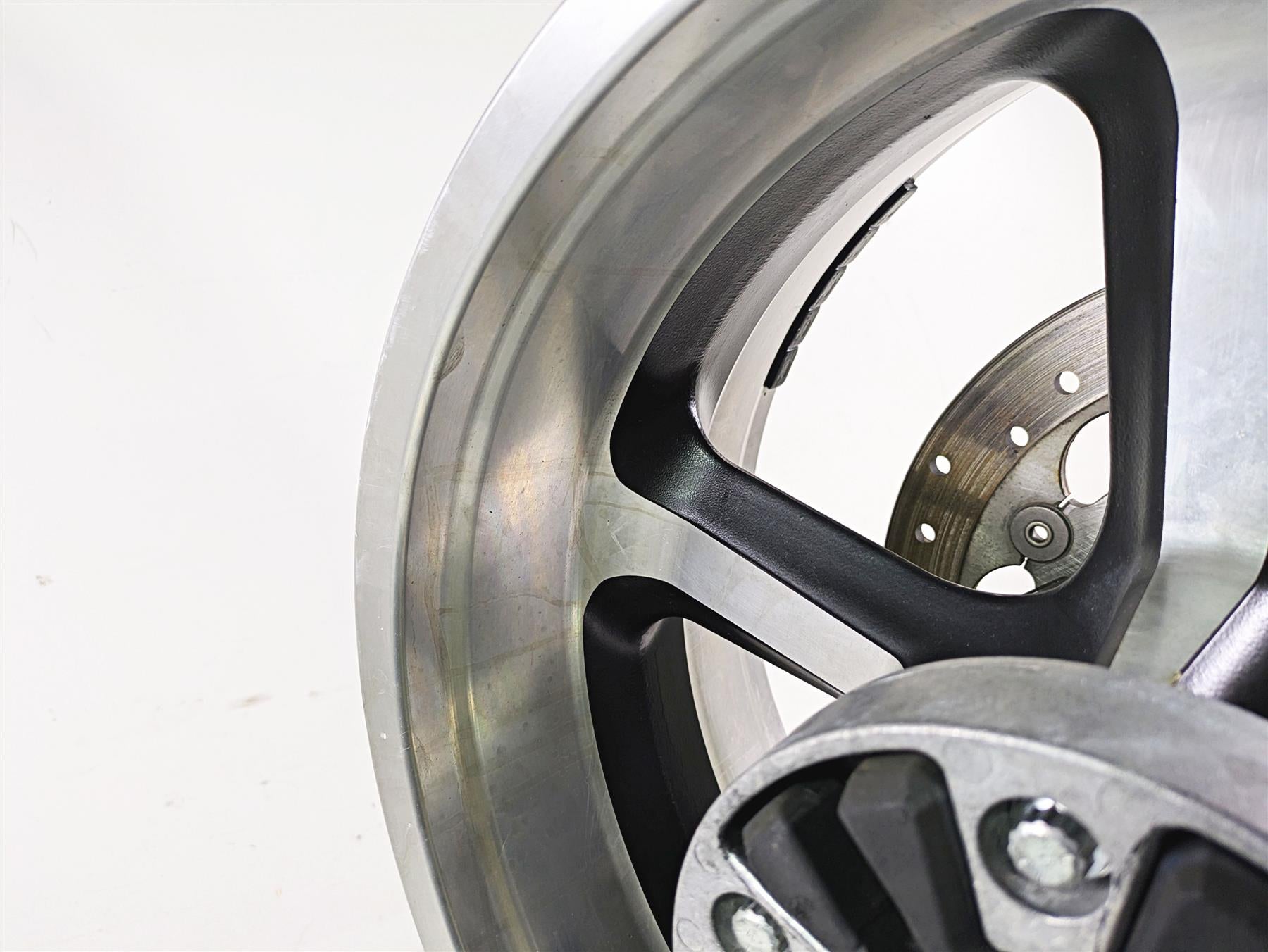 2012 Harley VRSCF Muscle V Rod Straight 18x8 Rear Wheel 40900169 {{ shop.shopifyCountryName }} - Mototech271