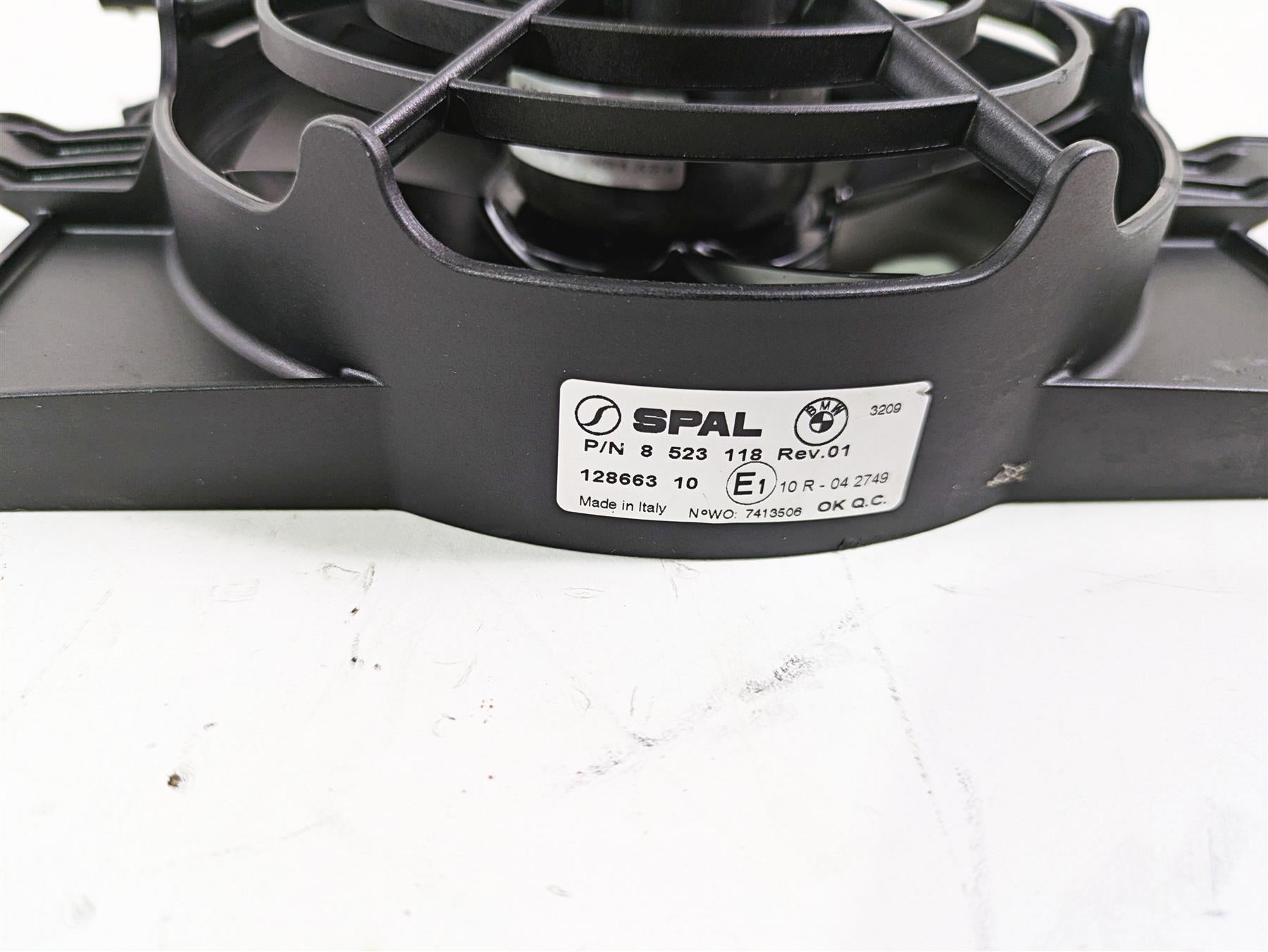 2018 BMW R1200GS GSW K50 Right Radiator + Reservoir Fan & Cover Set 17118546416 {{ shop.shopifyCountryName }} - Mototech271