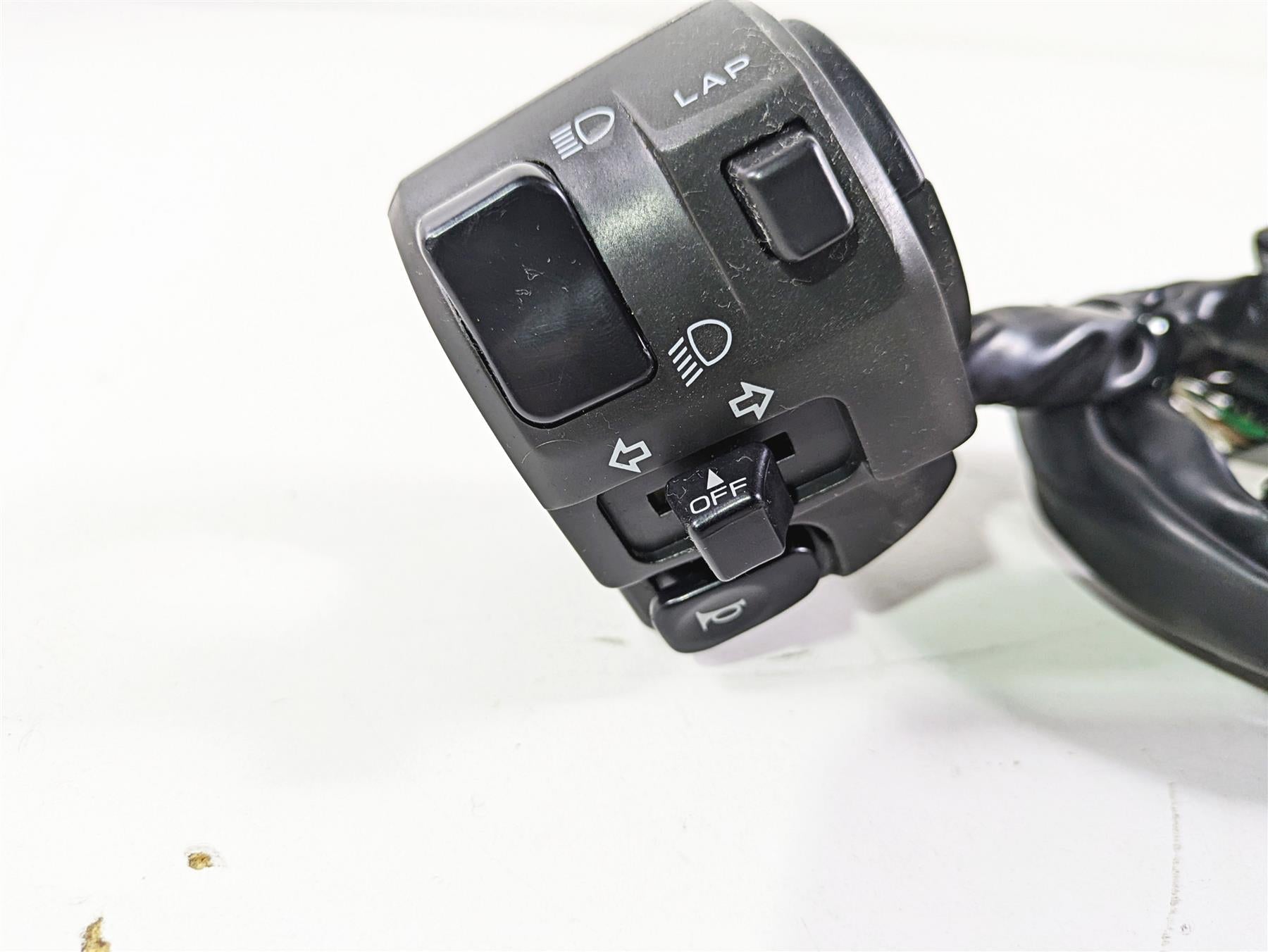 2005 Kawasaki ZX1000 ZX10R Ninja Left Hand Turn Signal Control Switch 46091-0116 {{ shop.shopifyCountryName }} - Mototech271