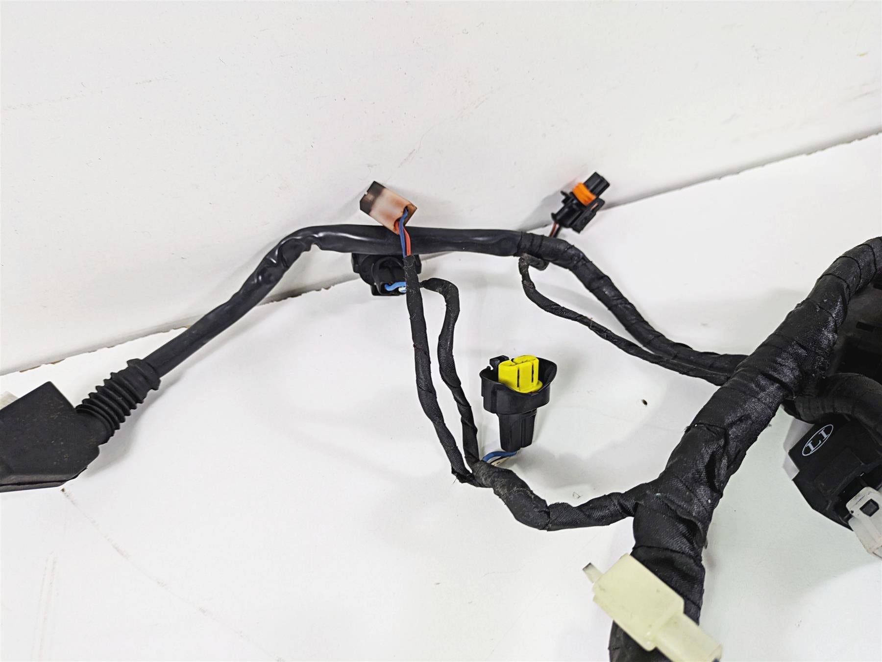 2008 Aprilia RSVR 1000 Factory Main Wiring Harness Loom - No Cuts AP8127681 {{ shop.shopifyCountryName }} - Mototech271