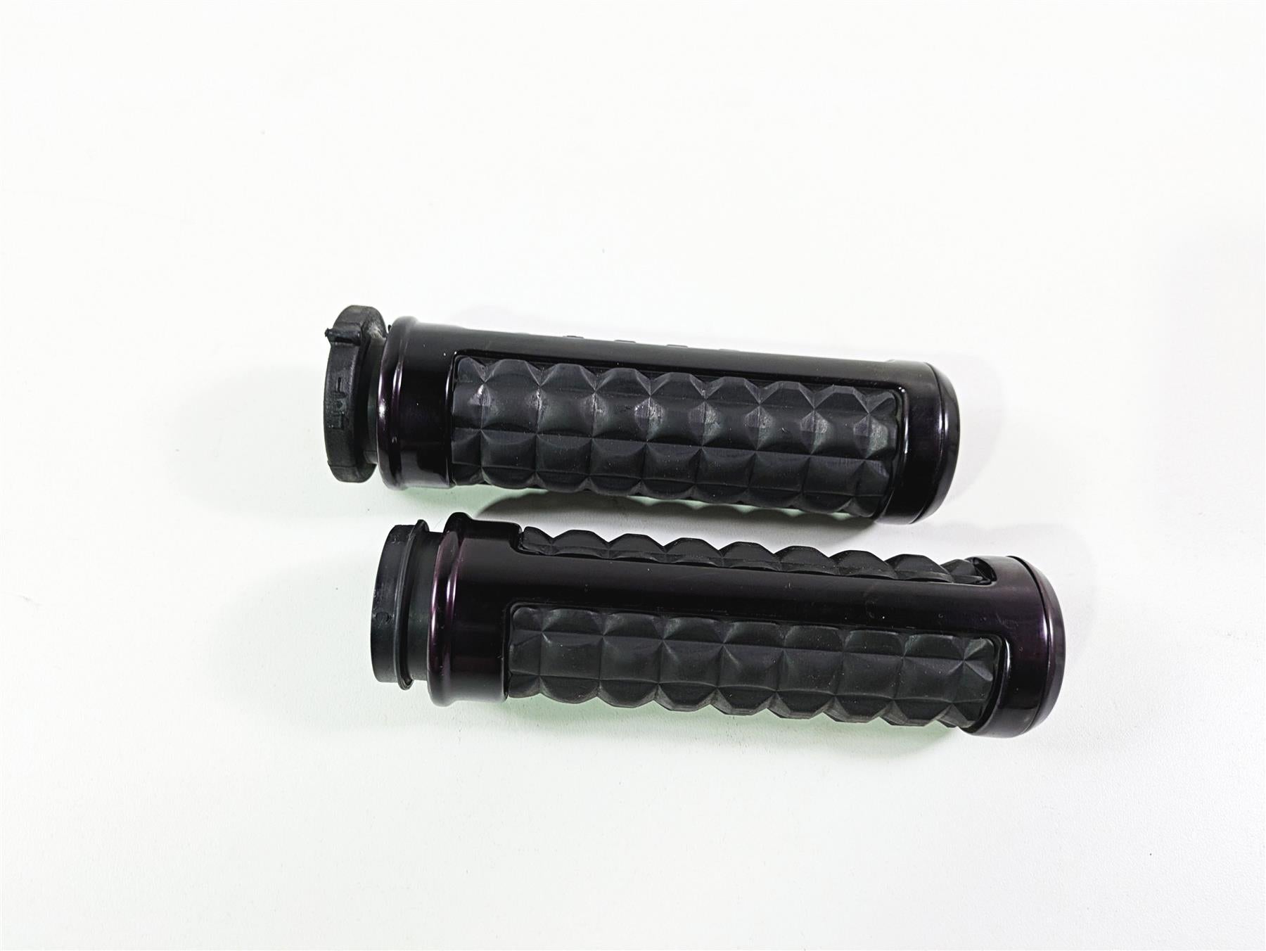 2019 Harley Softail FXDR 114 Dominion Hand Grip Set 56100231 {{ shop.shopifyCountryName }} - Mototech271