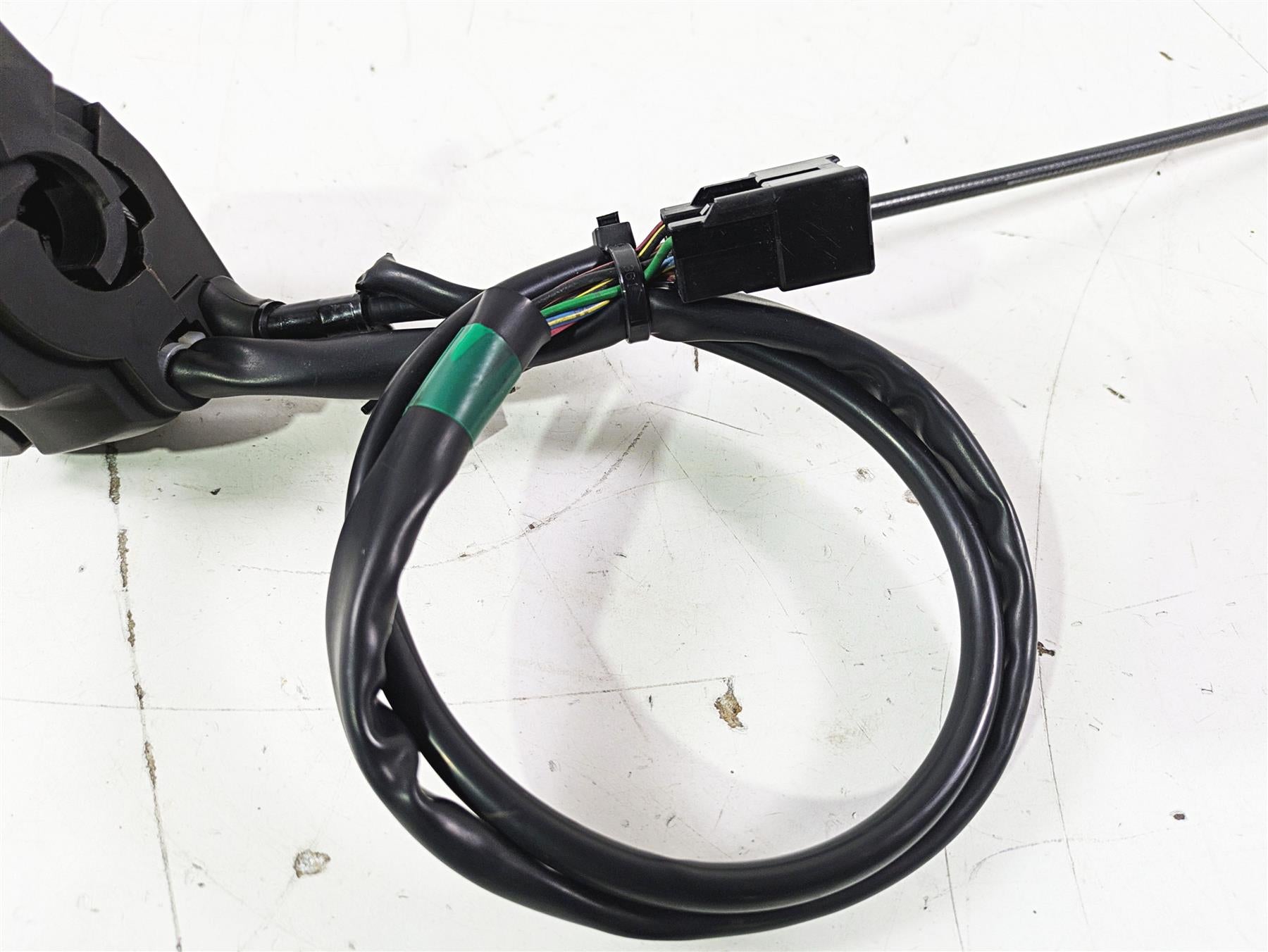 2005 Kawasaki ZX12R Ninja Left Hand Turn Signal Control Switch 46091-0031 {{ shop.shopifyCountryName }} - Mototech271