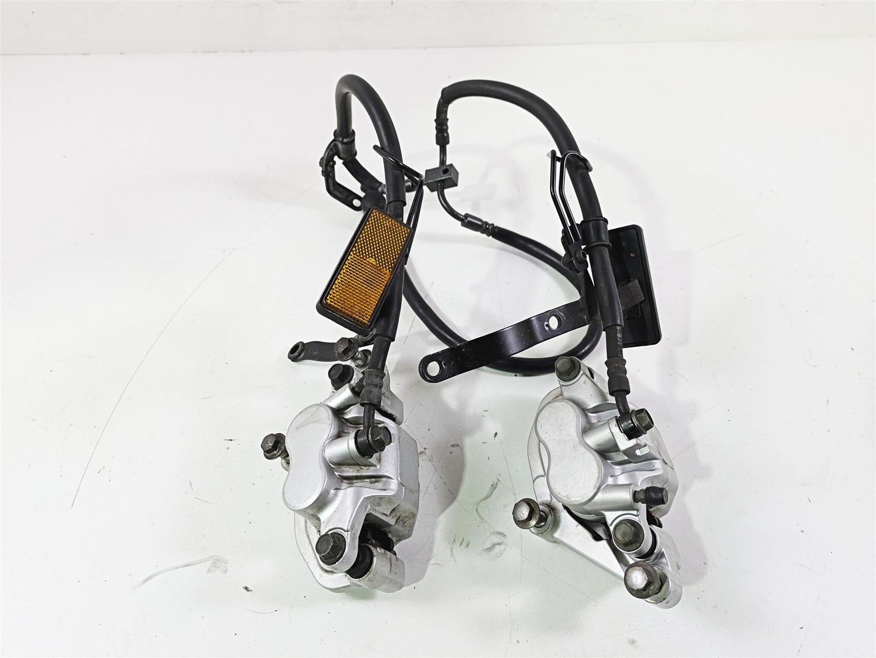 2008 Yamaha XVS1300 V-Star Tourer Front Brake Caliper Set 3D8-2580T-00-00 {{ shop.shopifyCountryName }} - Mototech271