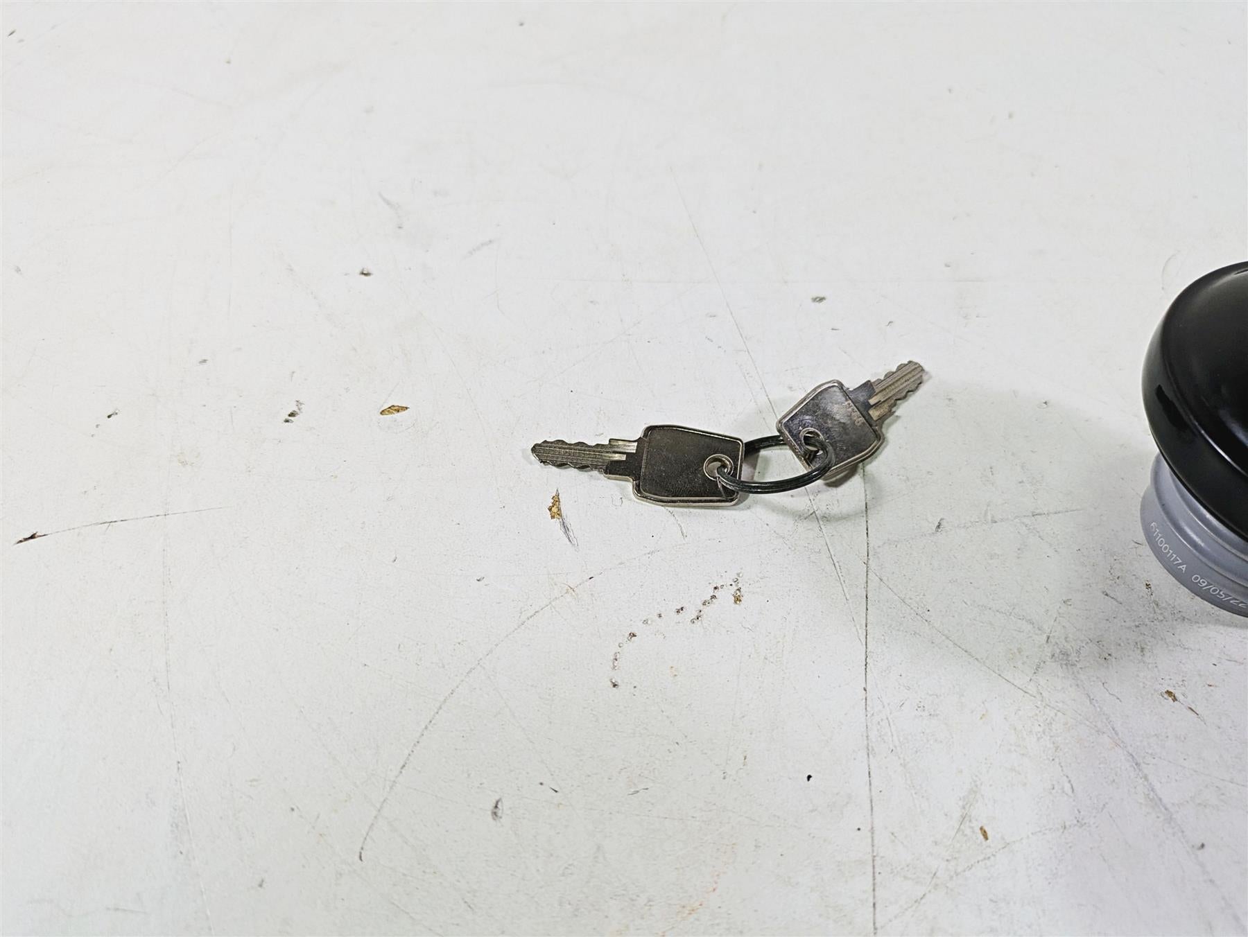2018 Harley Softail FXFBS Fat Bob Fuel Tank Gas Cap + Key Set 61100124A {{ shop.shopifyCountryName }} - Mototech271