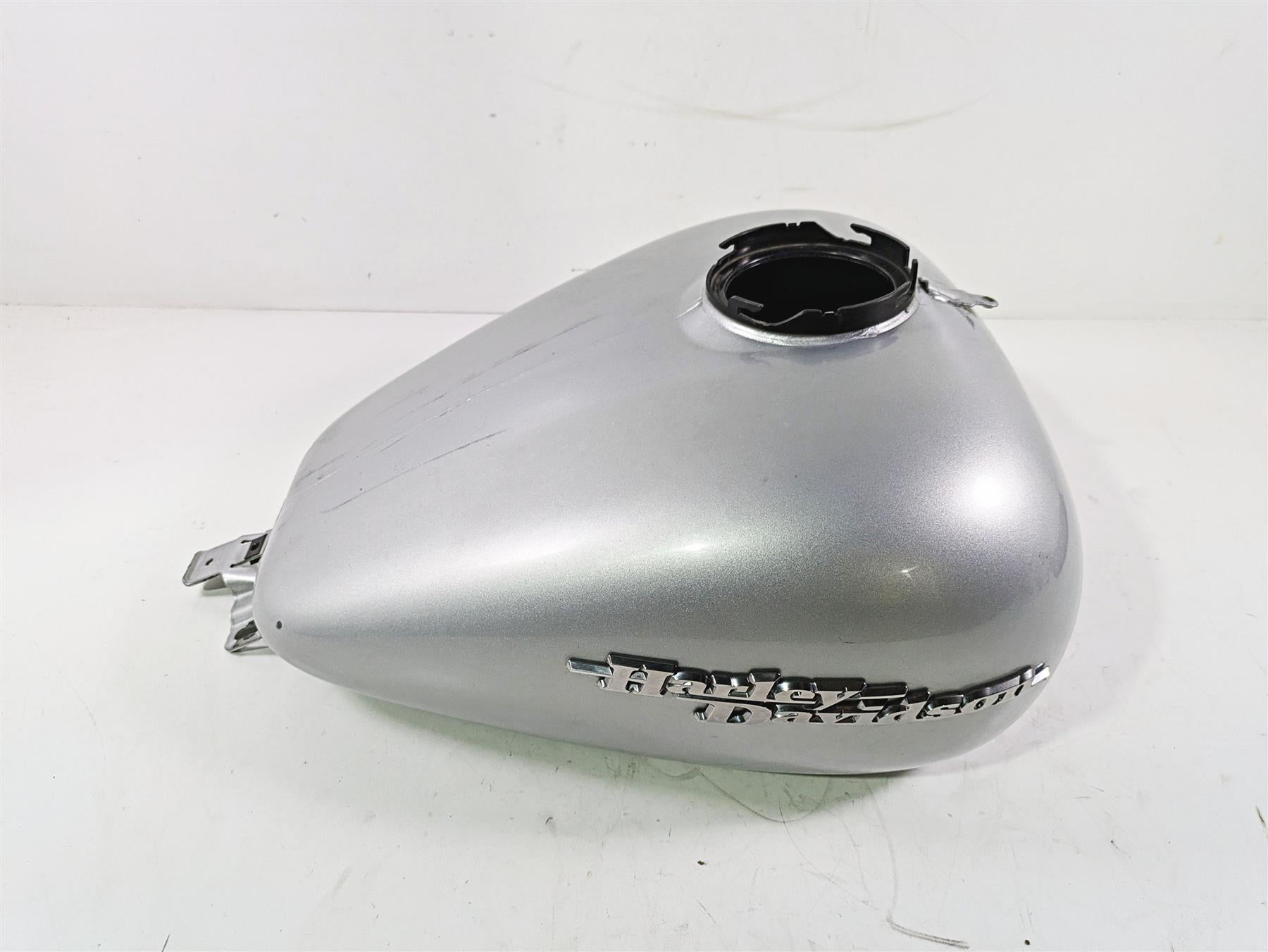 2010 Harley Touring FLHX Street Glide Silver Fuel Gas Petrol Tank 61356-08 {{ shop.shopifyCountryName }} - Mototech271