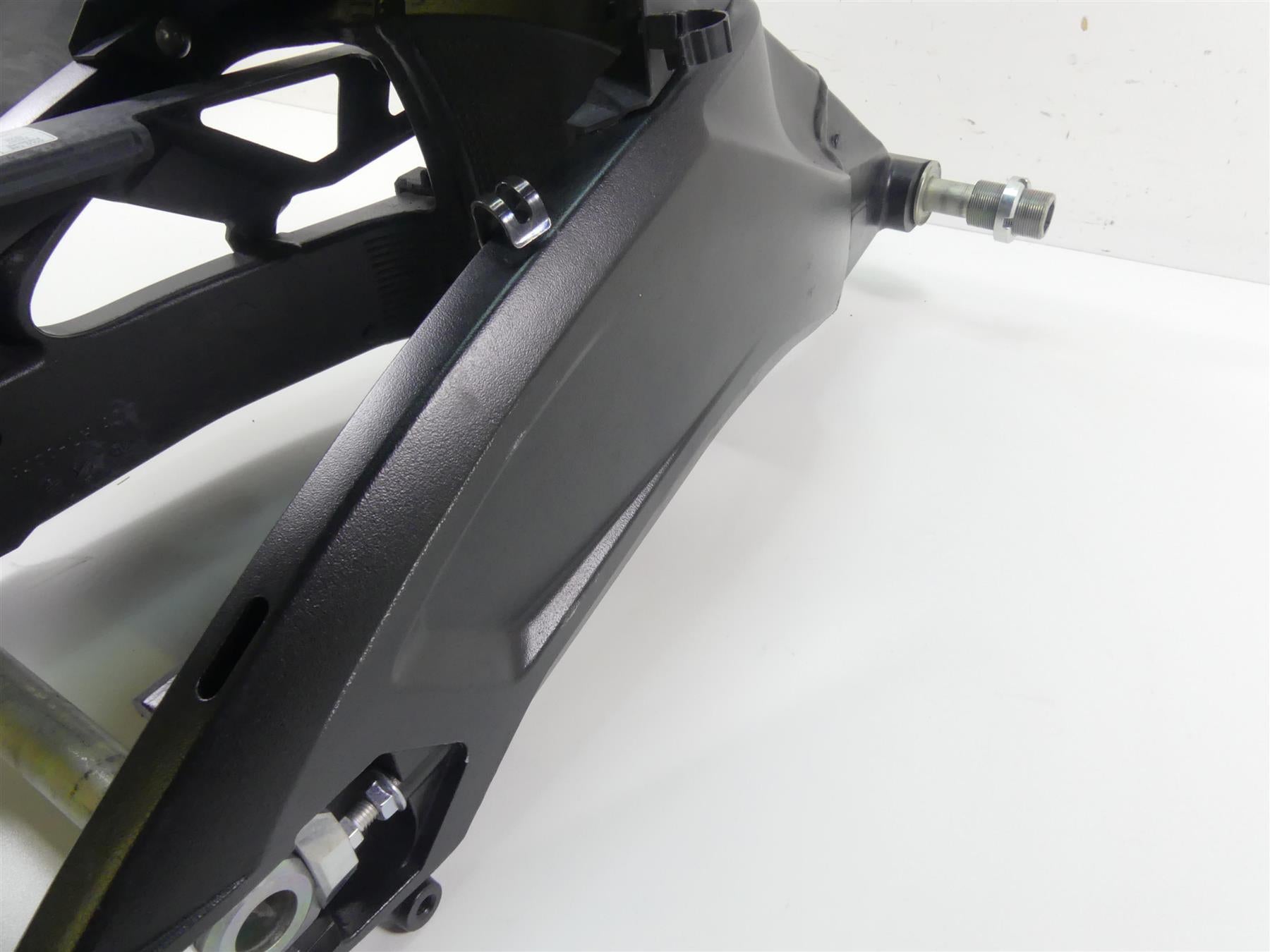 2022 Suzuki GSXR750 Straight Rear Swing Arm Swingarm + Axle 61000-14J01-YAP {{ shop.shopifyCountryName }} - Mototech271