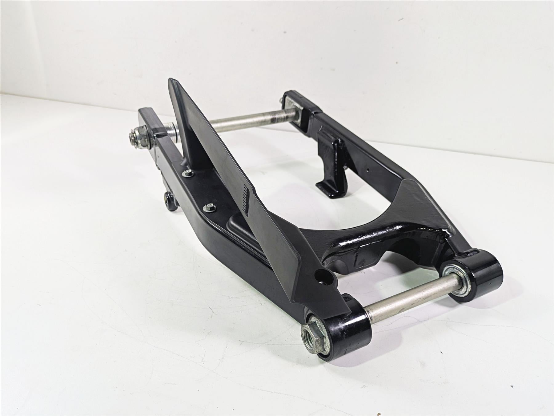 2009 Harley FXDC Dyna Super Glide Rear Swingarm + Axle & Belt Guards 47820-06 {{ shop.shopifyCountryName }} - Mototech271