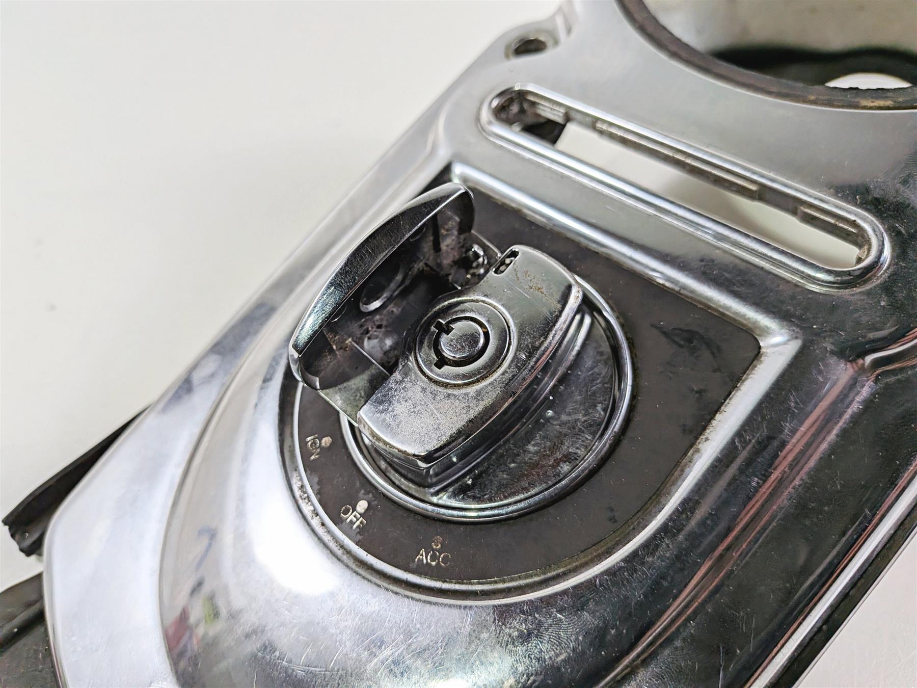 2011 Harley FXDF Dyna Fat Bob Fuel Gas Petrol Tank Chrome Dash Cover 71204-04 {{ shop.shopifyCountryName }} - Mototech271