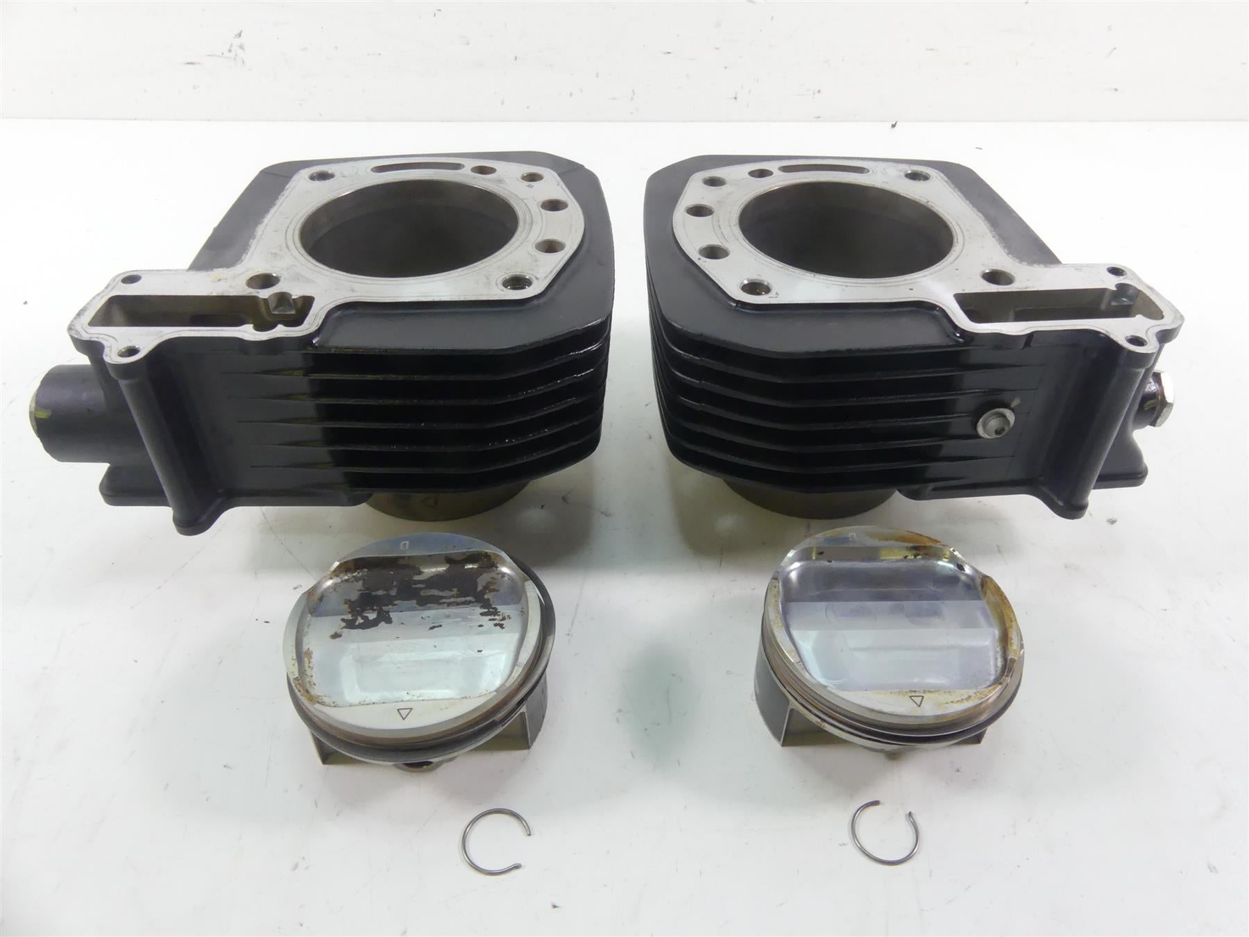 2014 Moto Guzzi Griso 1200 SE 8V Cylinder Jug Piston Set - Nice 981008 981007 {{ shop.shopifyCountryName }} - Mototech271