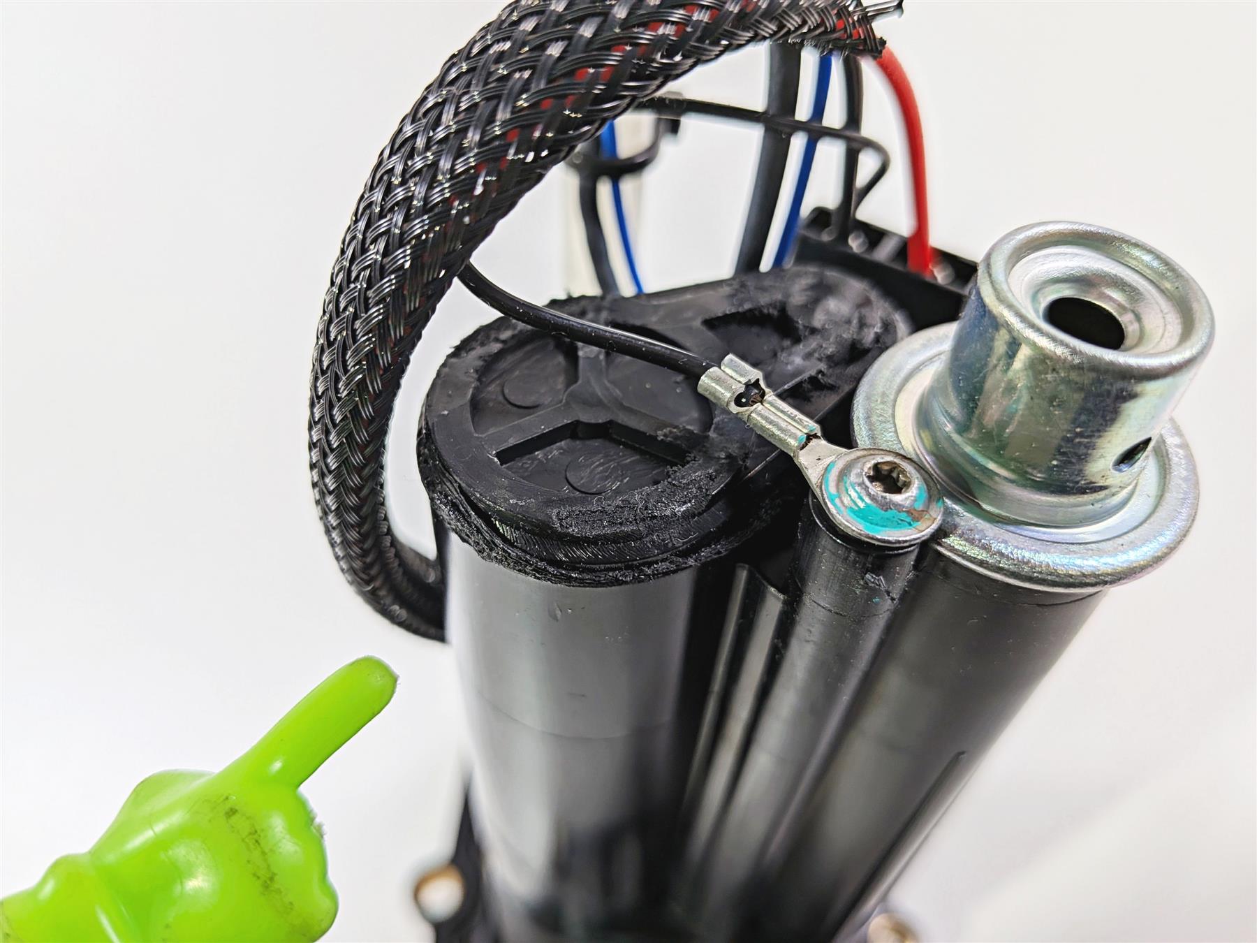 2019 Ducati 959 Panigale Fuel Gas Petrol Pump - Tested - Read 16024272A {{ shop.shopifyCountryName }} - Mototech271