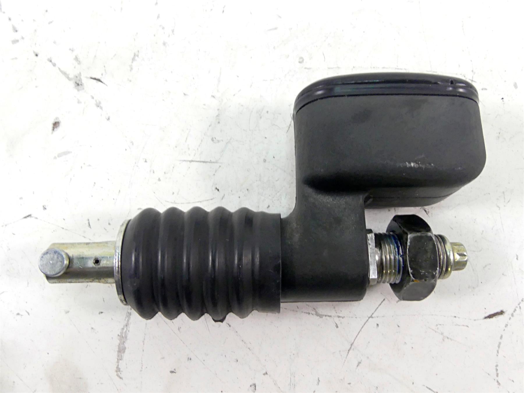2002 Harley Touring FLHTC Electra Glide Rear Brake Master Cylinder 41755-99F {{ shop.shopifyCountryName }} - Mototech271