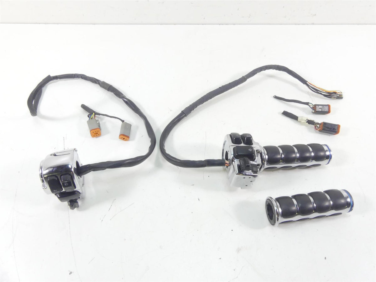 2002 Harley Touring FLHRCI Road King Chrome Hand Control Switch Set 71590-96 {{ shop.shopifyCountryName }} - Mototech271