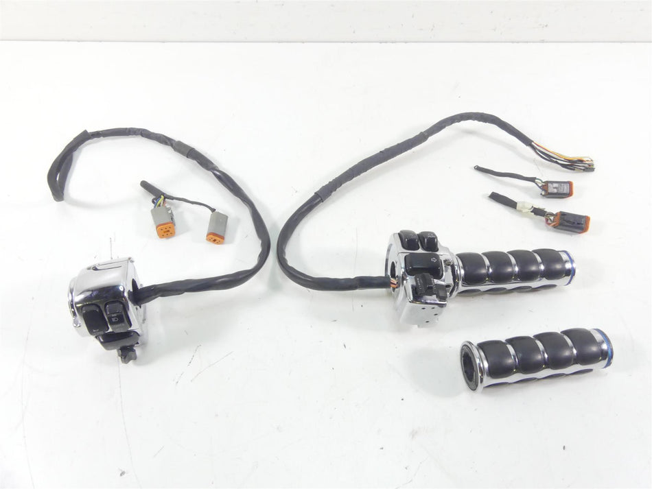 2002 Harley Touring FLHRCI Road King Chrome Hand Control Switch Set 71590-96 {{ shop.shopifyCountryName }} - Mototech271