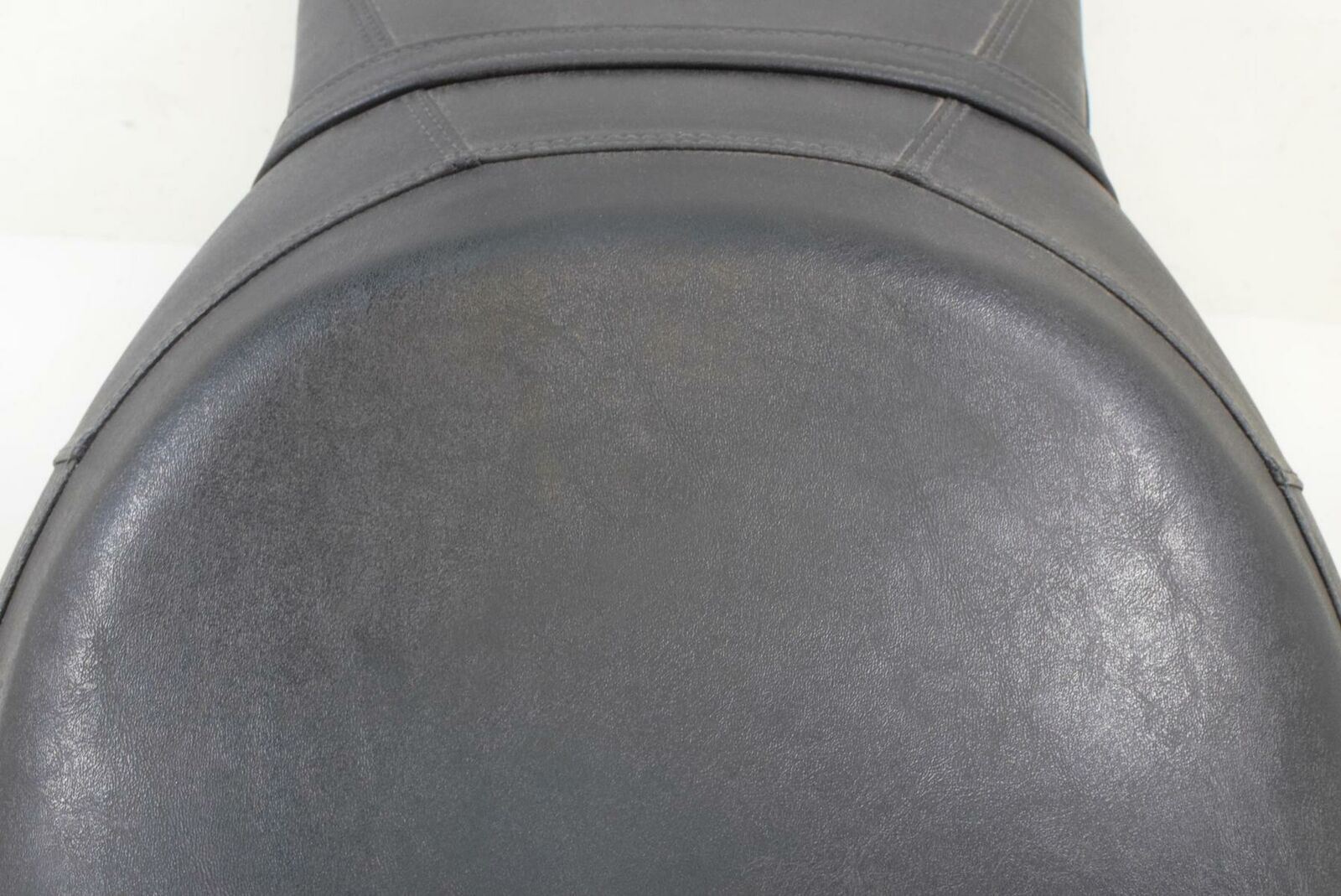 2015 Triumph Rocket III Touring ABS Duo 2-Up Driver Seat Saddle T2301984 {{ shop.shopifyCountryName }} - Mototech271