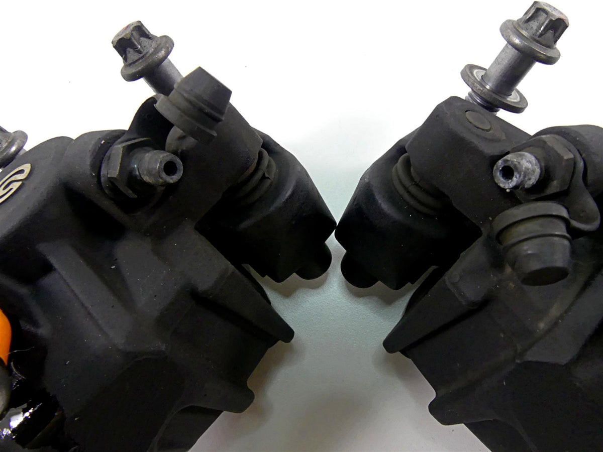 2013 BMW F800GS STD K72 Front Brake Caliper Set 34117716715 34117716716 {{ shop.shopifyCountryName }} - Mototech271