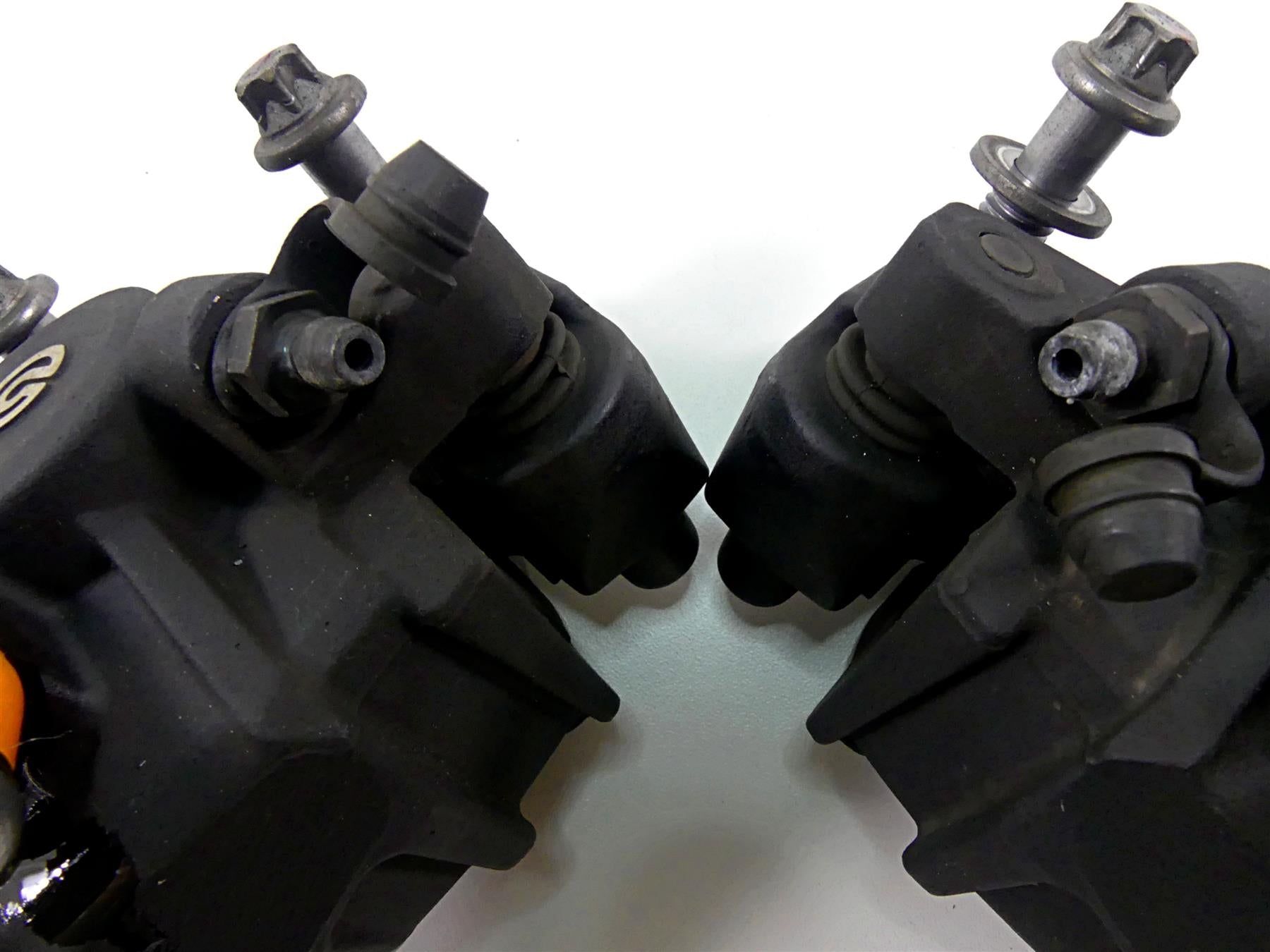 2013 BMW F800GS STD K72 Front Brake Caliper Set 34117716715 34117716716 {{ shop.shopifyCountryName }} - Mototech271