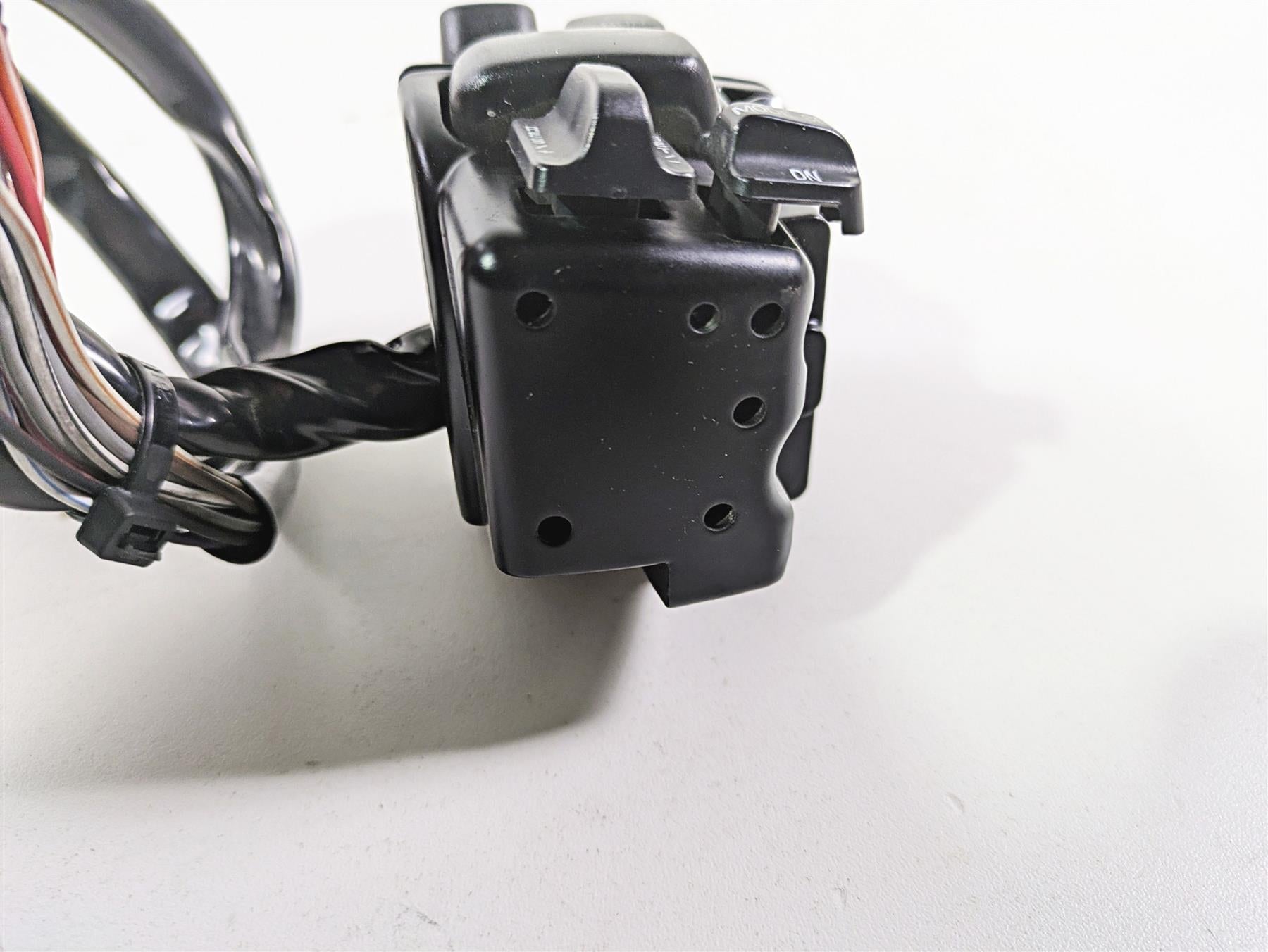 2009 Harley Touring FLHX Street Glide Right Hand Cruise Control Switch 71684-06A {{ shop.shopifyCountryName }} - Mototech271